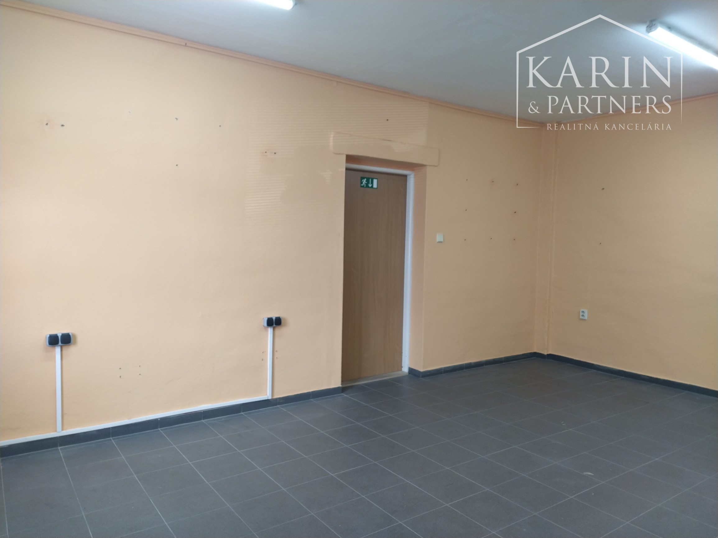 Prenájom viacúčelová miestnosť s umývadlom 28 m2, Vajnorská ul., BA III., časť Jurajov dvor.