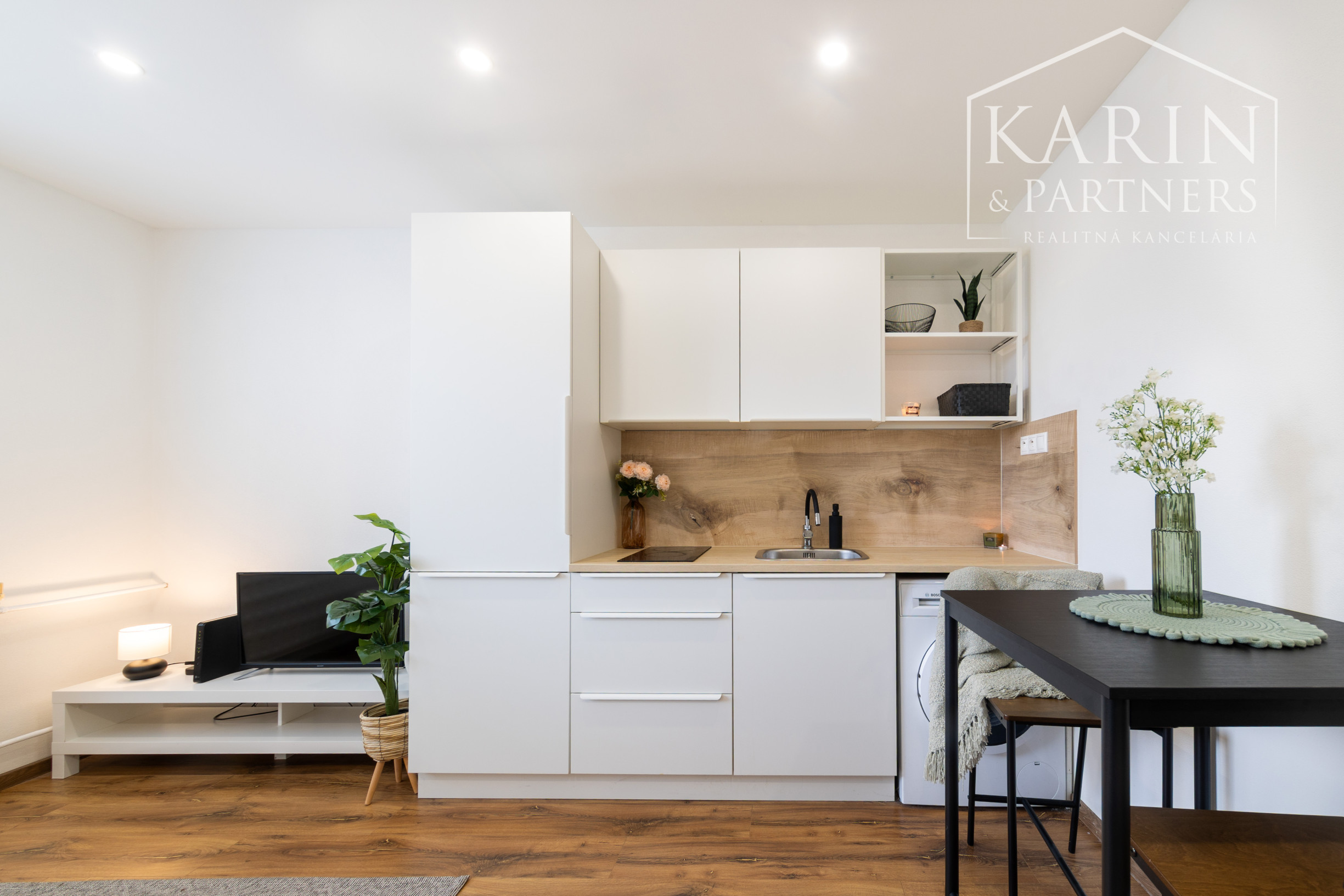 REZERVOVANÝ - Garsónka, ktorá vás zaujme: štýlový štartovací byt na Chrenovej – Nitra