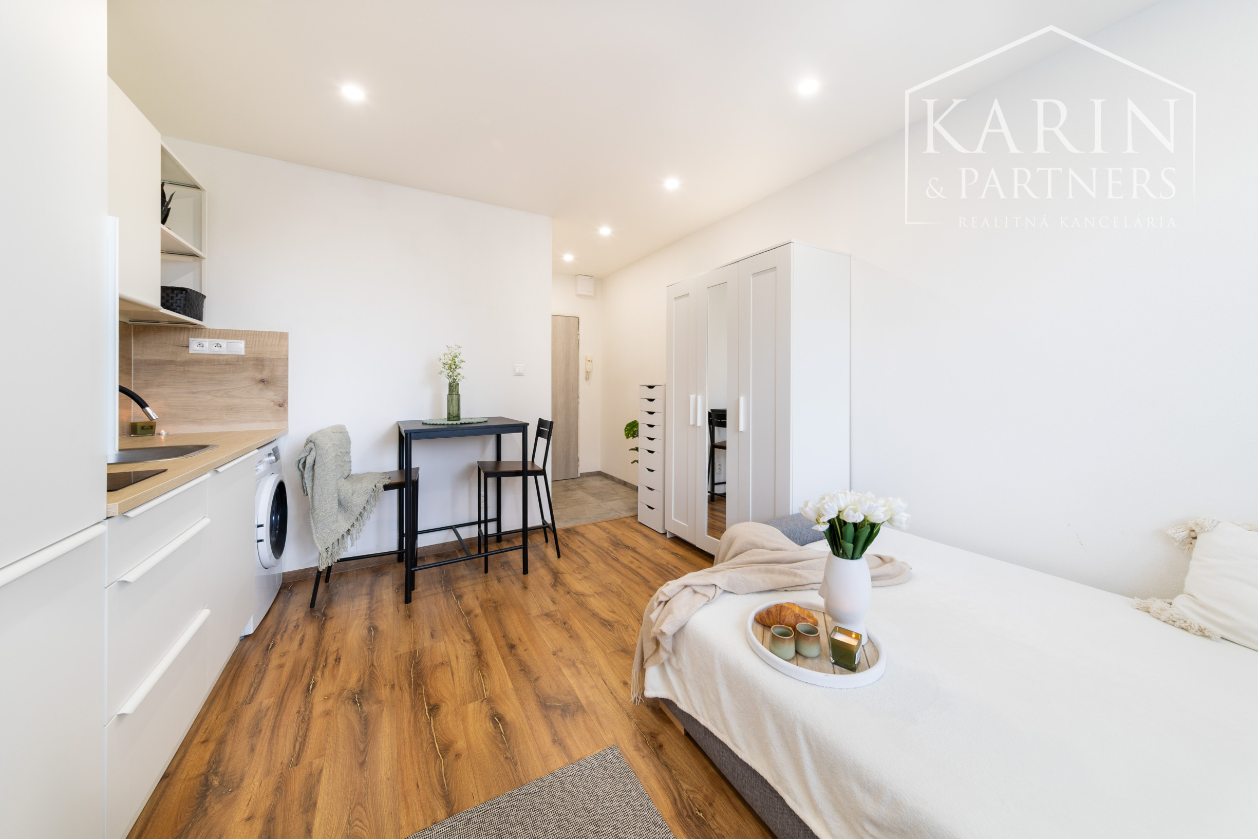 REZERVOVANÝ - Garsónka, ktorá vás zaujme: štýlový štartovací byt na Chrenovej – Nitra