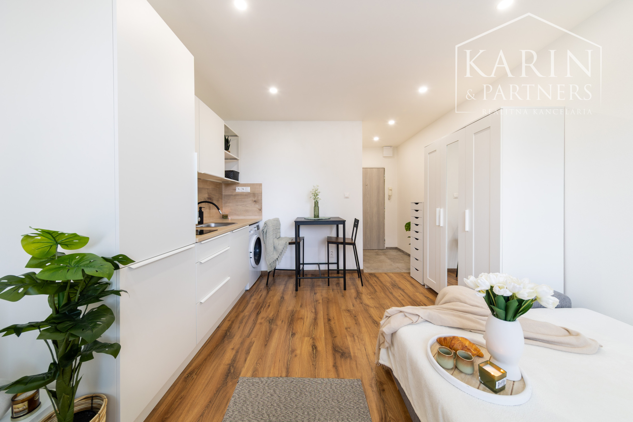 REZERVOVANÝ - Garsónka, ktorá vás zaujme: štýlový štartovací byt na Chrenovej – Nitra