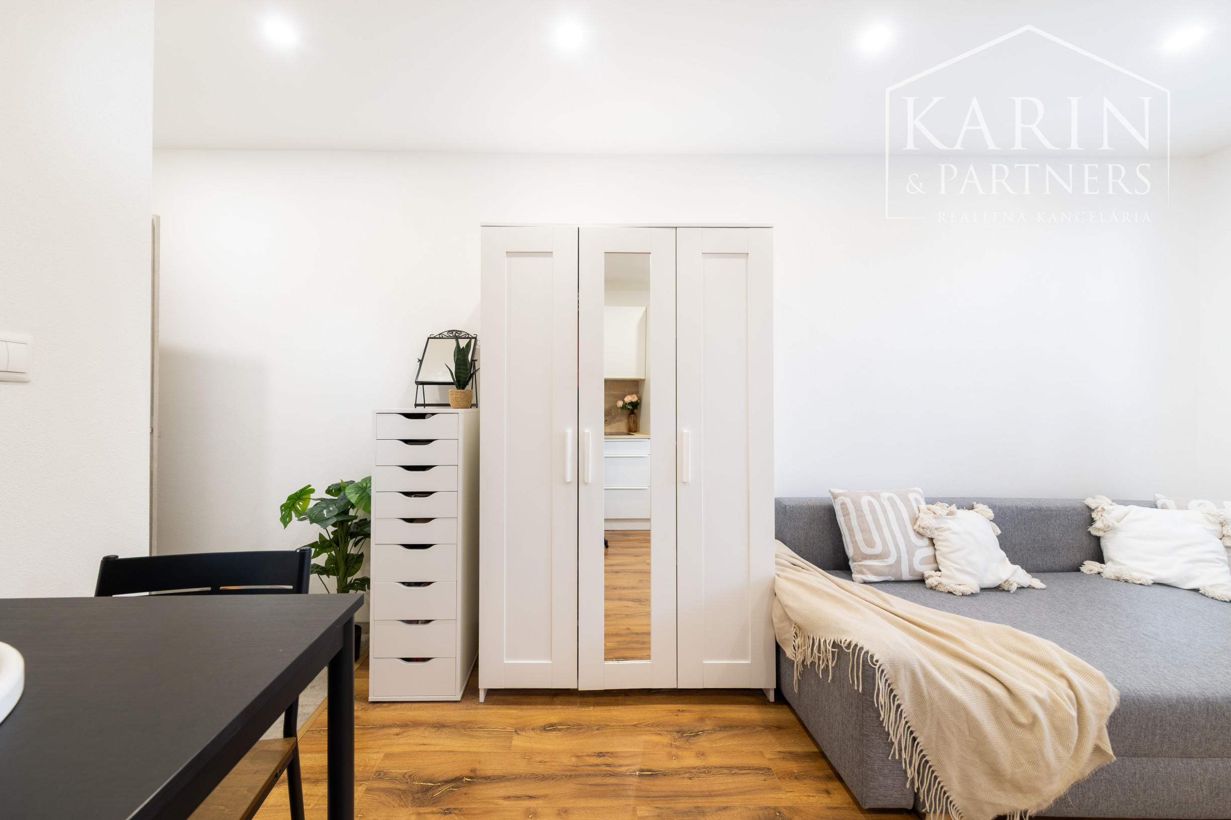 REZERVOVANÝ - Garsónka, ktorá vás zaujme: štýlový štartovací byt na Chrenovej – Nitra