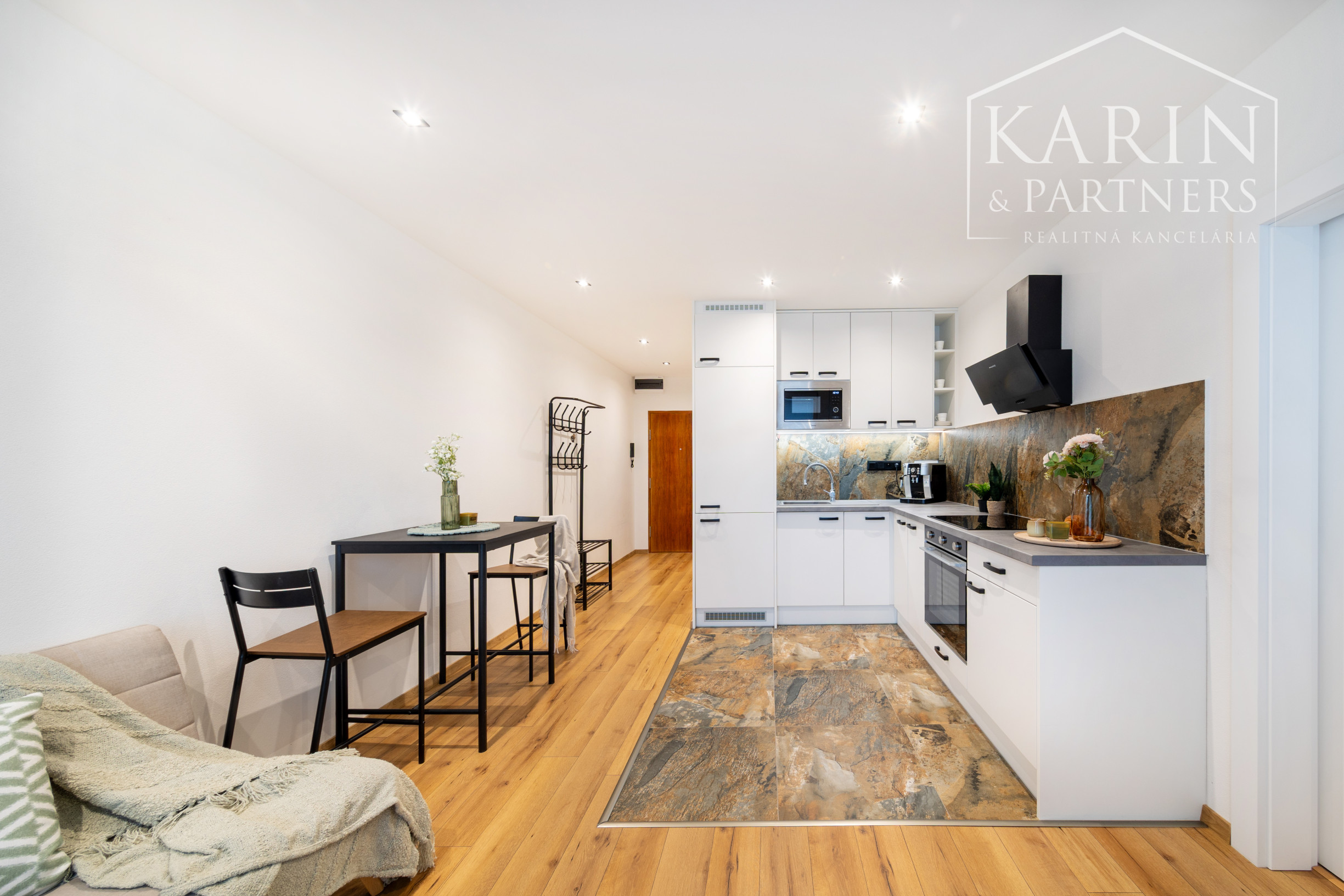 REZERVOVANÝ - 1-izbový byt s balkónom v obľúbenej lokalite Nitra – Chrenová