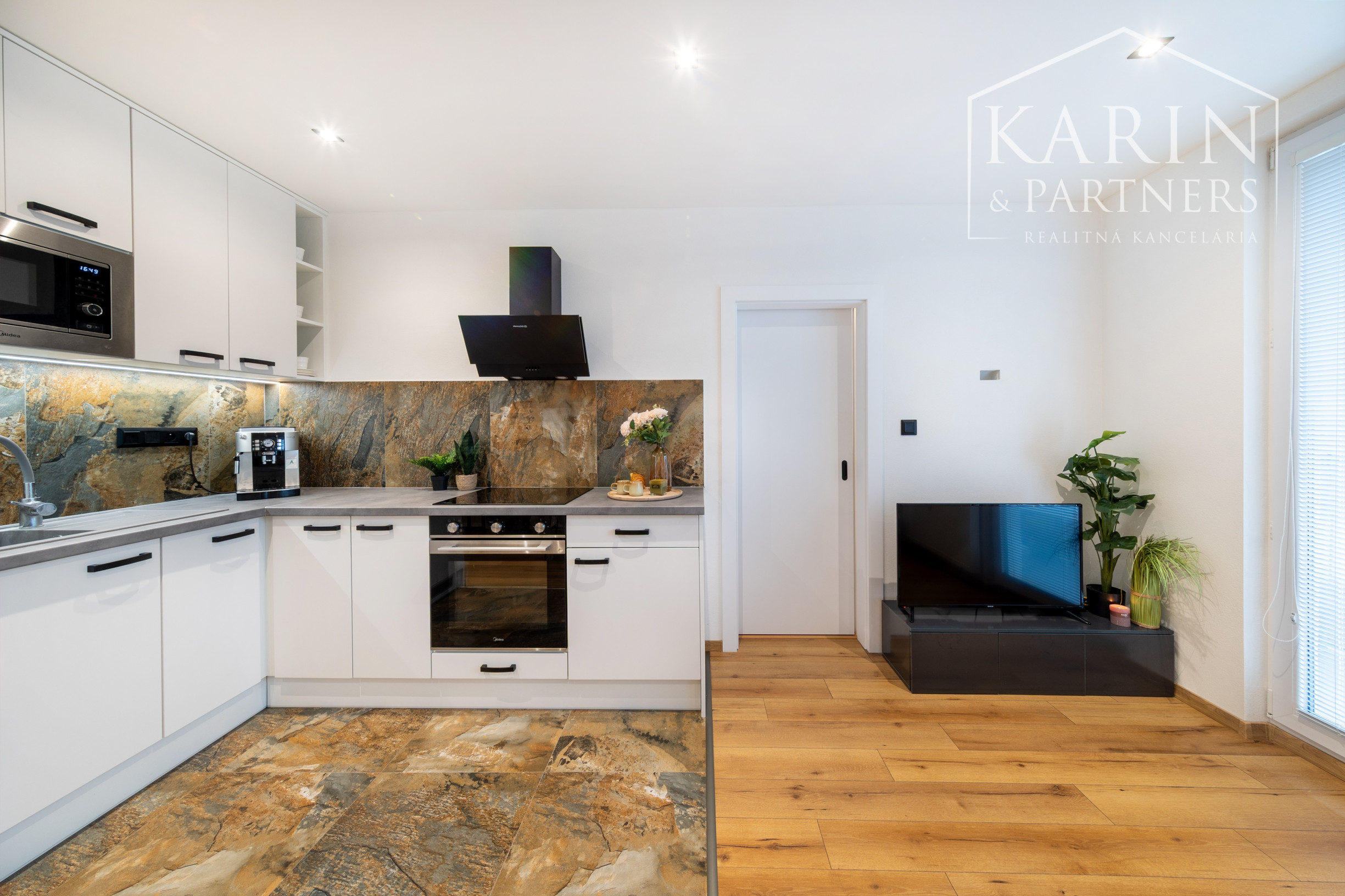 REZERVOVANÝ - 1-izbový byt s balkónom v obľúbenej lokalite Nitra – Chrenová