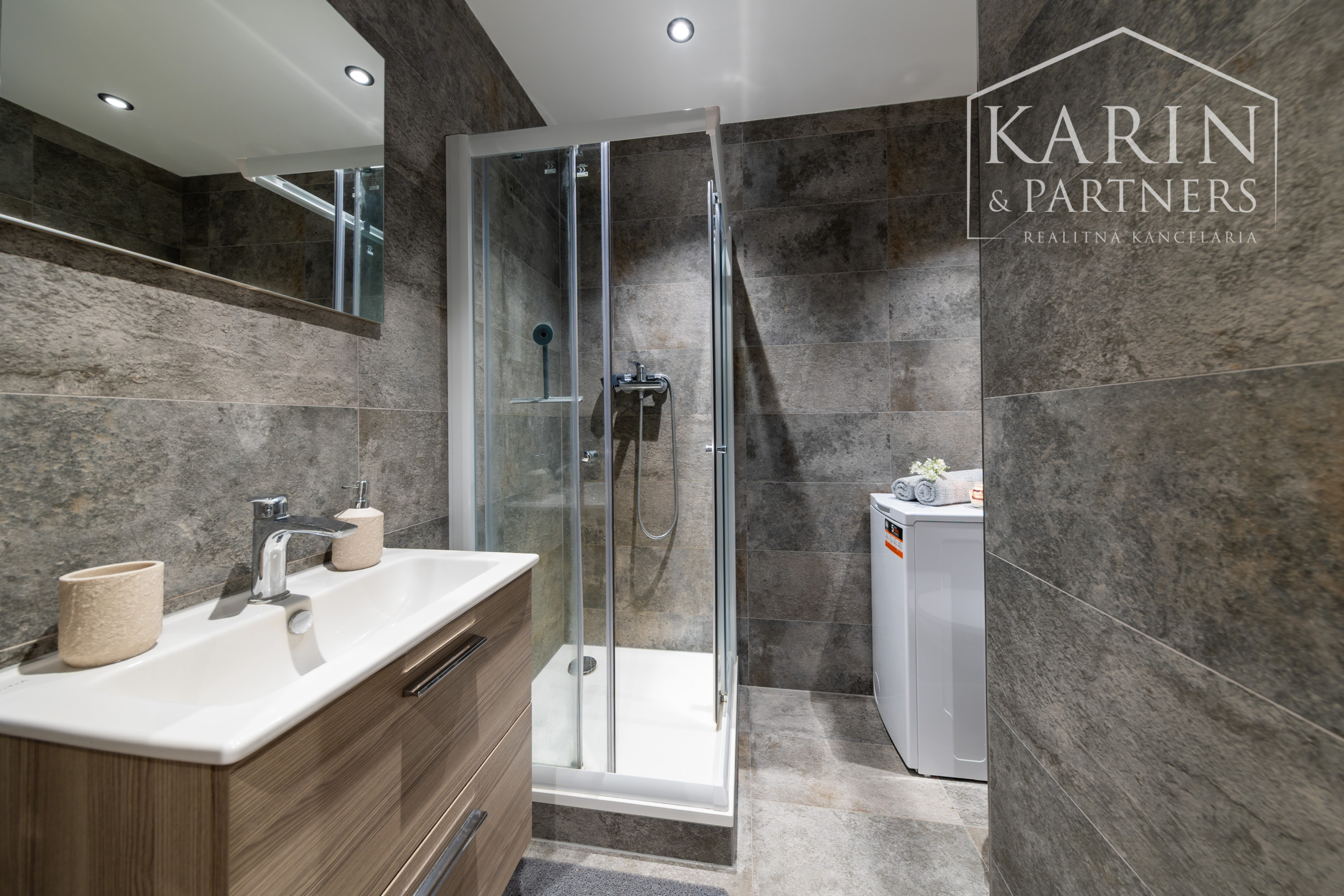 REZERVOVANÝ - 1-izbový byt s balkónom v obľúbenej lokalite Nitra – Chrenová