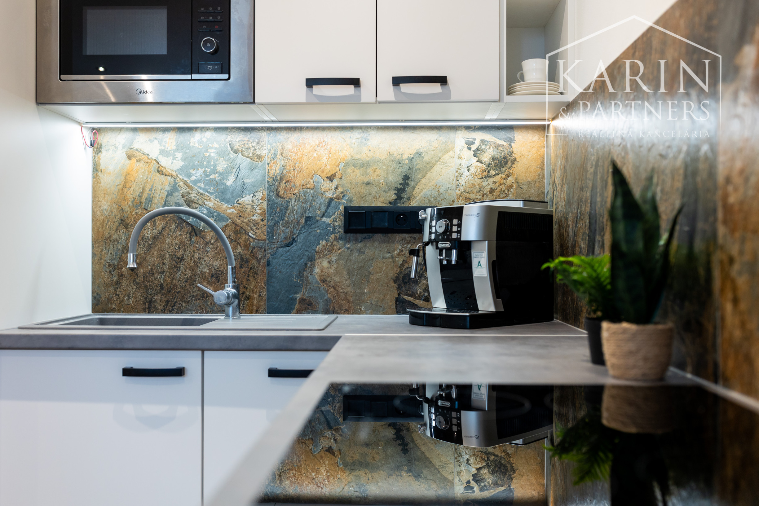 REZERVOVANÝ - 1-izbový byt s balkónom v obľúbenej lokalite Nitra – Chrenová