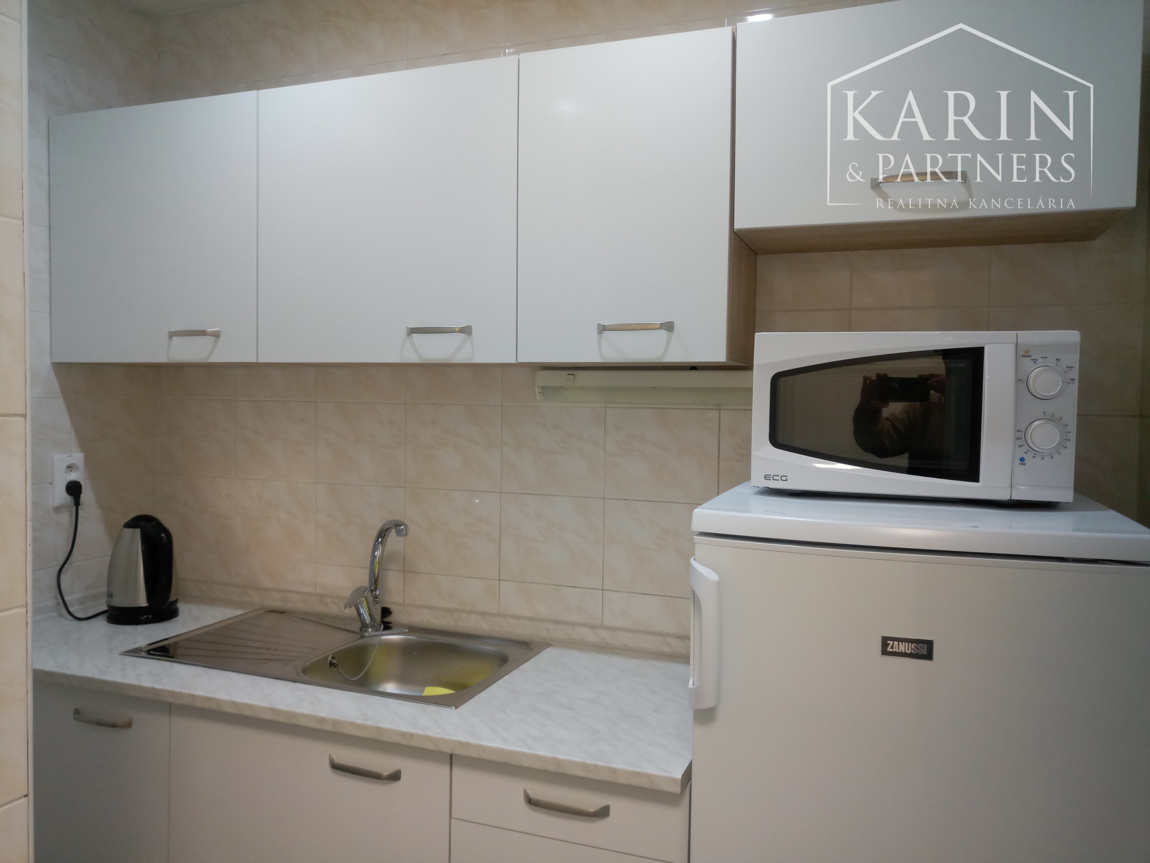 Prenájom klimatizovaná kancelária 15 m2, ul. Polianky, BA IV., Dúbravka