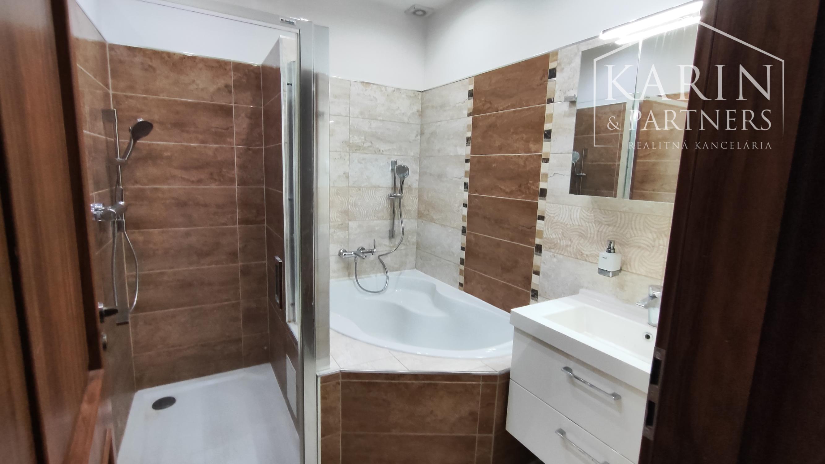 NA PREDAJ-Prevádzková budova+3i byt v centre obce Palárikovo