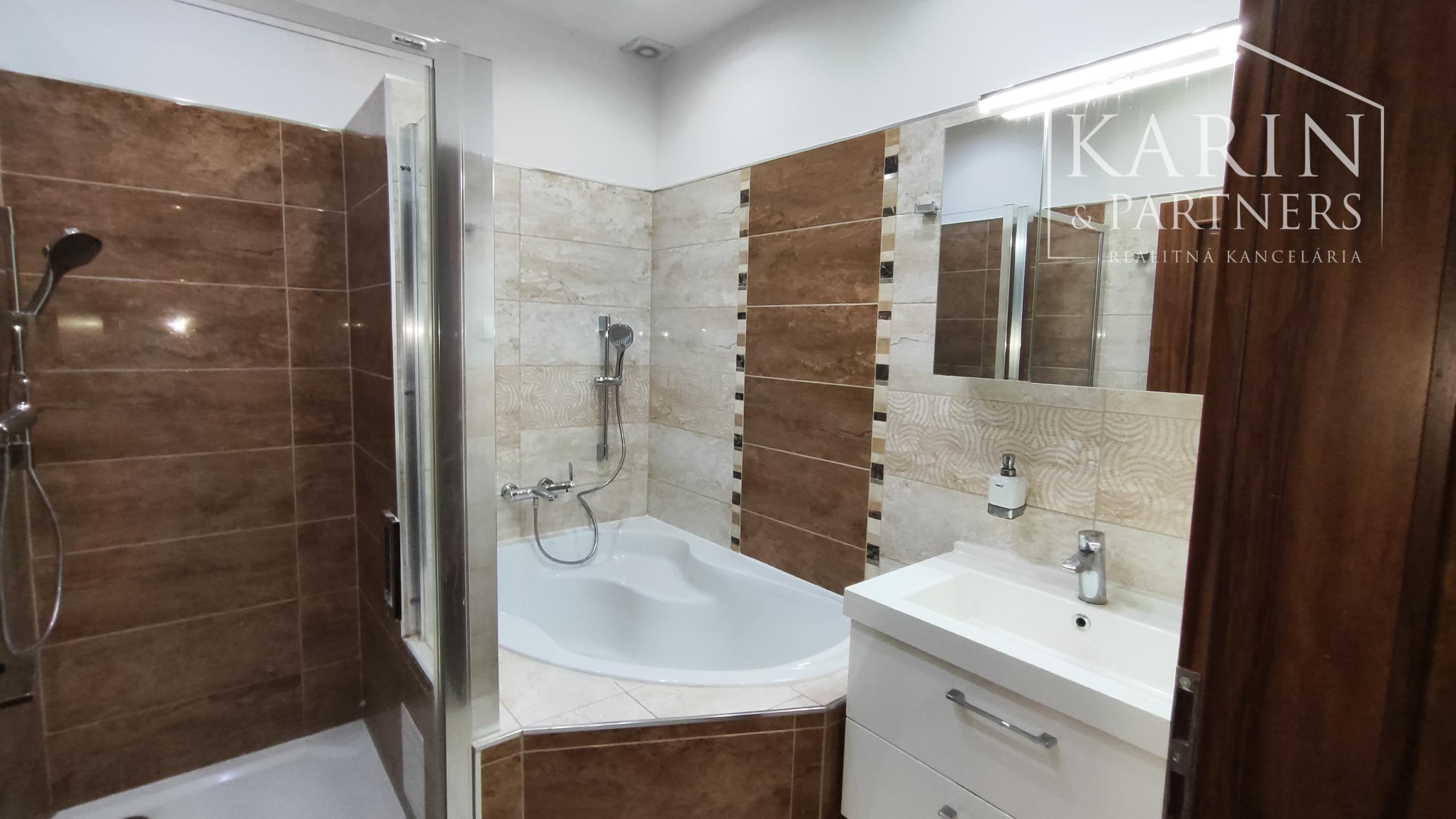 NA PREDAJ-Prevádzková budova+3i byt v centre obce Palárikovo