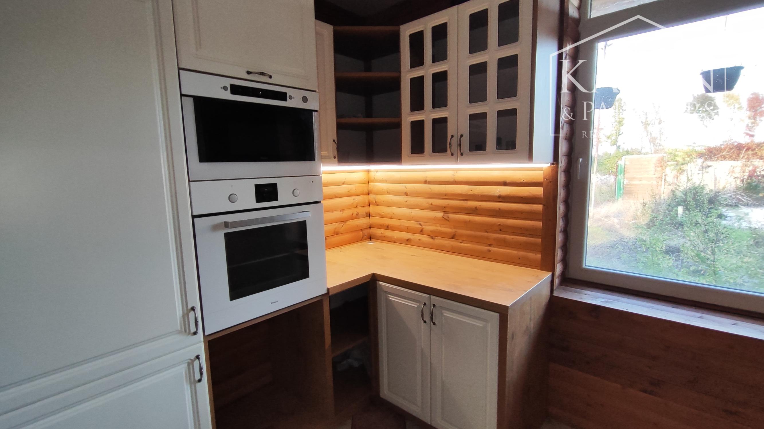 NA PREDAJ-Prevádzková budova+3i byt v centre obce Palárikovo