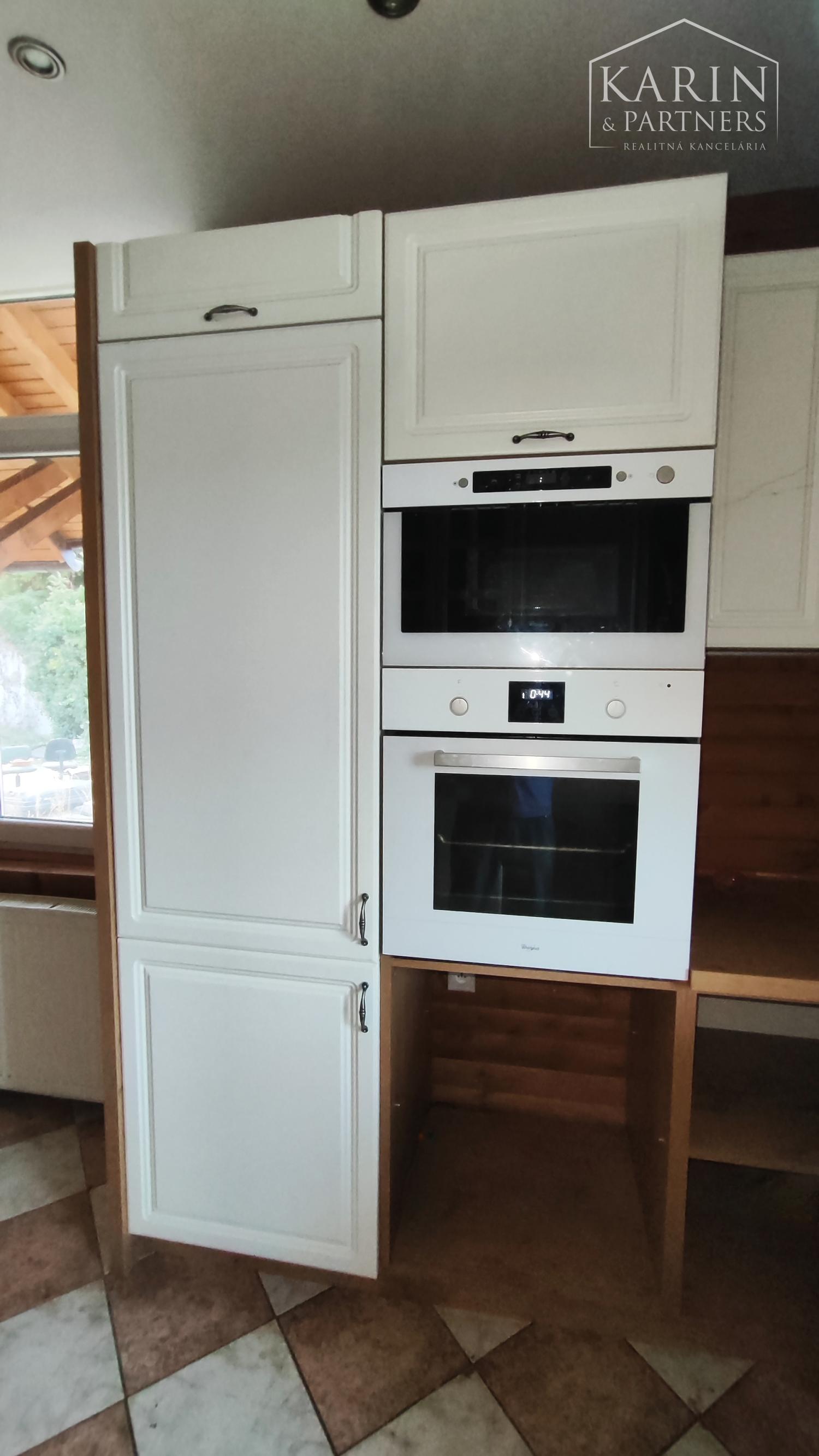 NA PREDAJ-Prevádzková budova+3i byt v centre obce Palárikovo