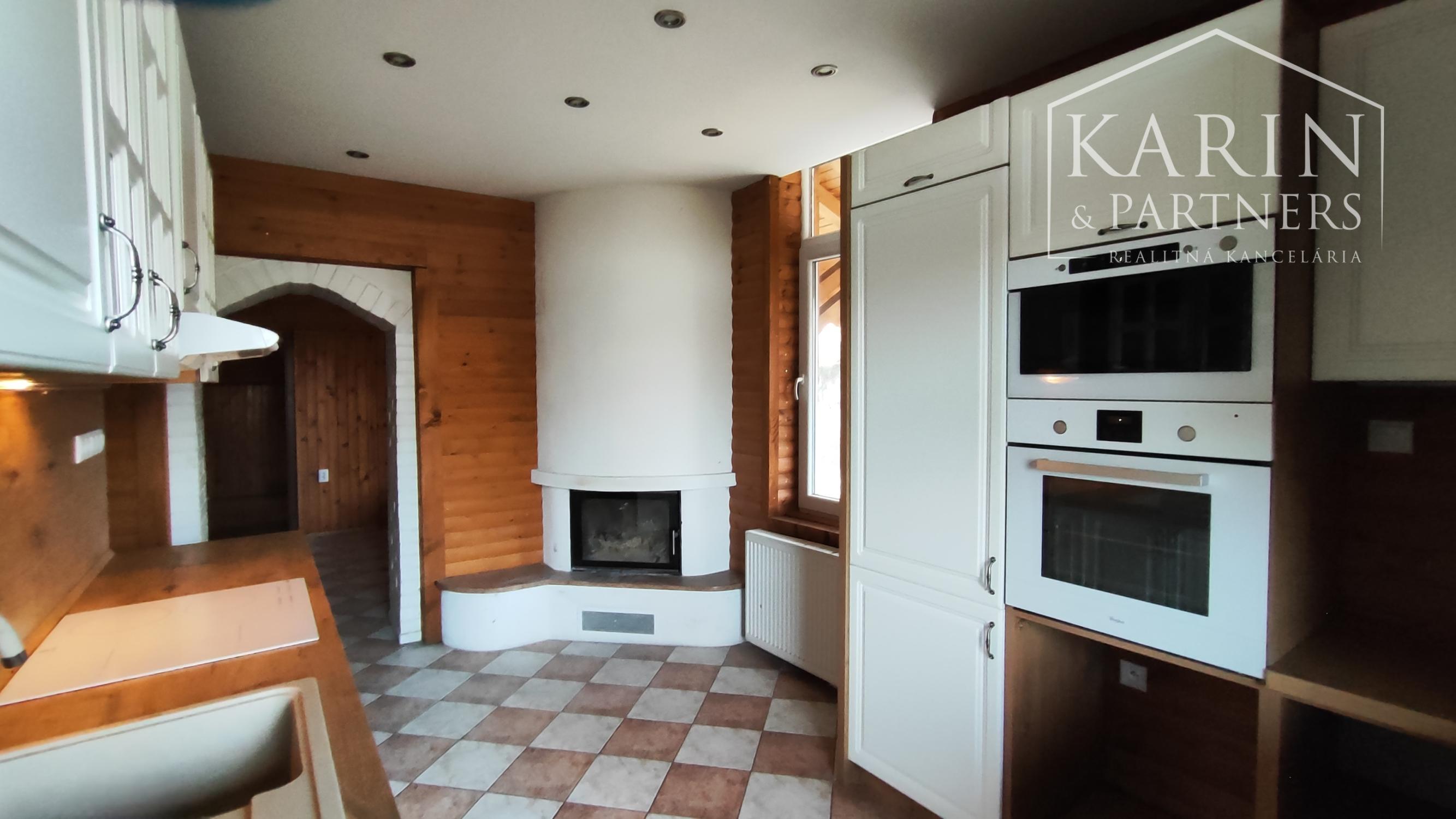 NA PREDAJ-Prevádzková budova+3i byt v centre obce Palárikovo