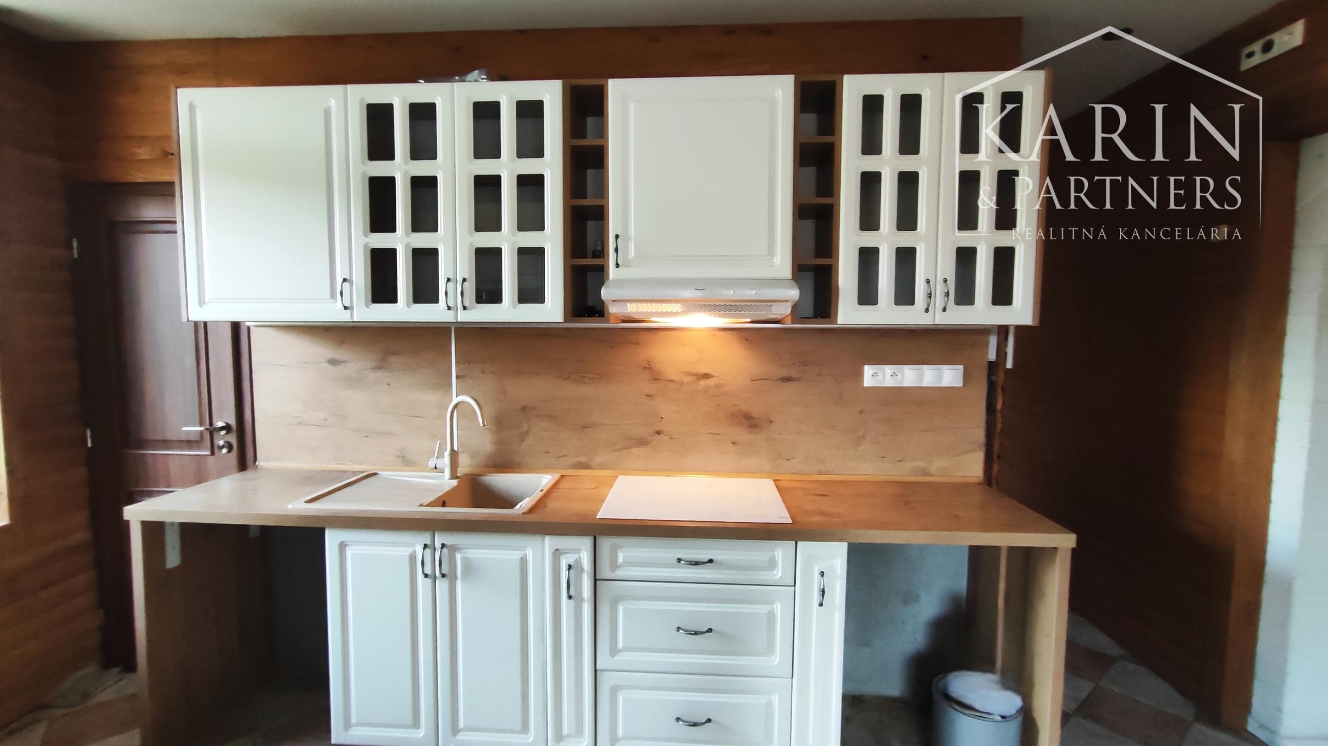 NA PREDAJ-Prevádzková budova+3i byt v centre obce Palárikovo