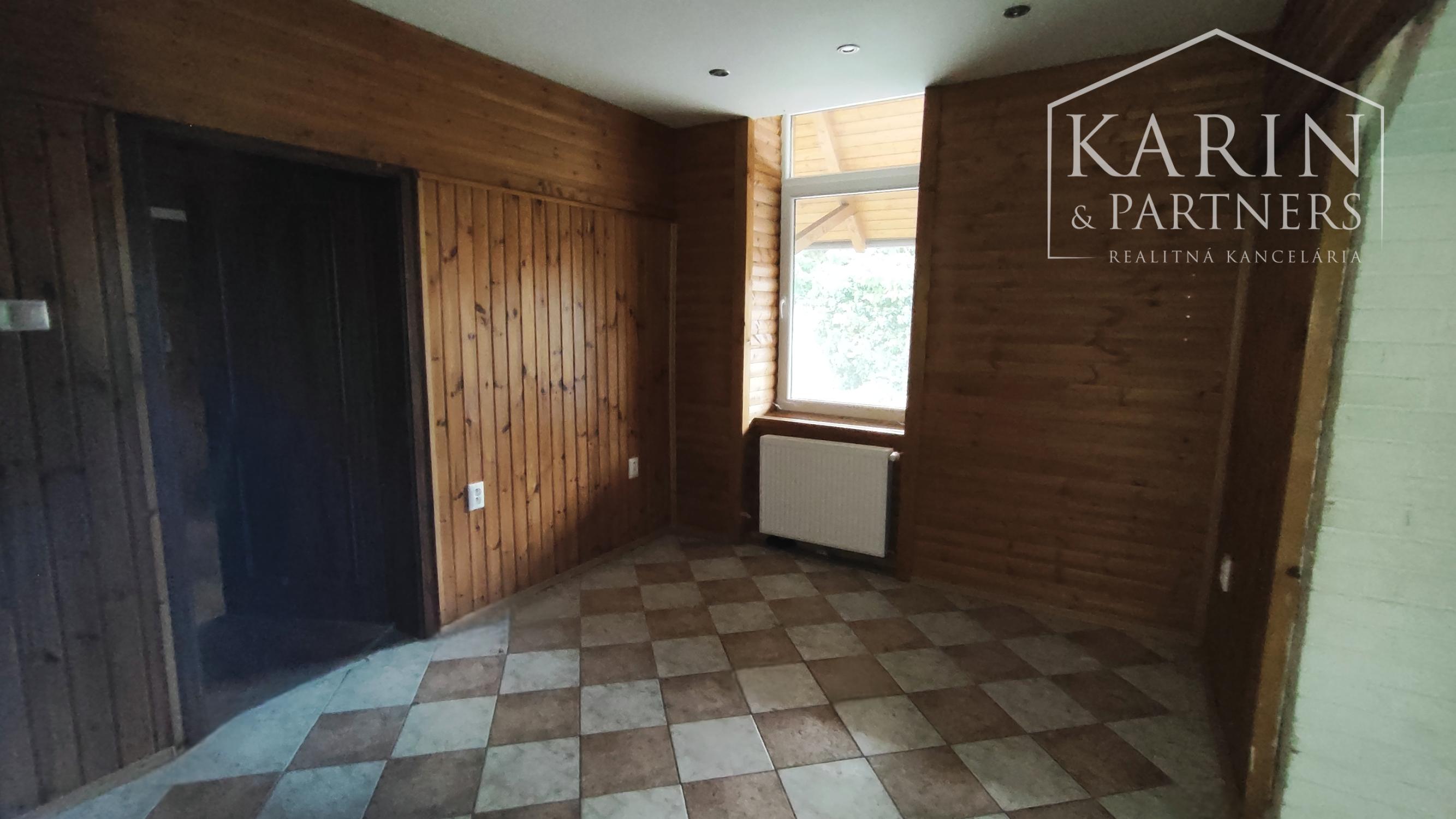 NA PREDAJ-Prevádzková budova+3i byt v centre obce Palárikovo