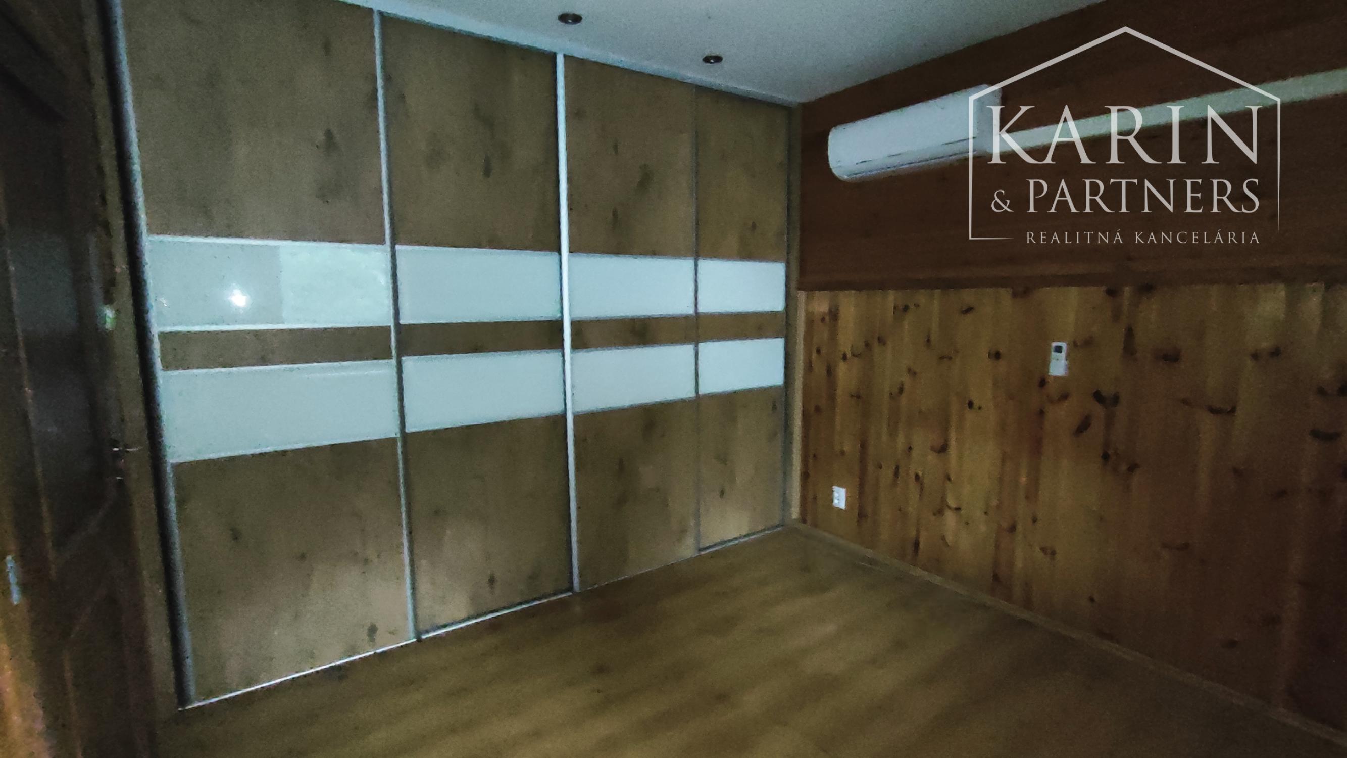 NA PREDAJ-Prevádzková budova+3i byt v centre obce Palárikovo