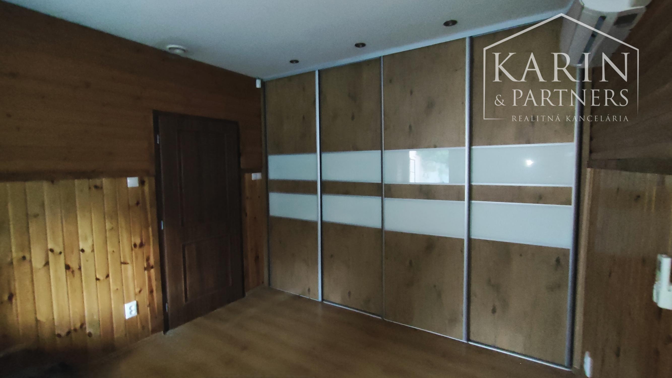 NA PREDAJ-Prevádzková budova+3i byt v centre obce Palárikovo