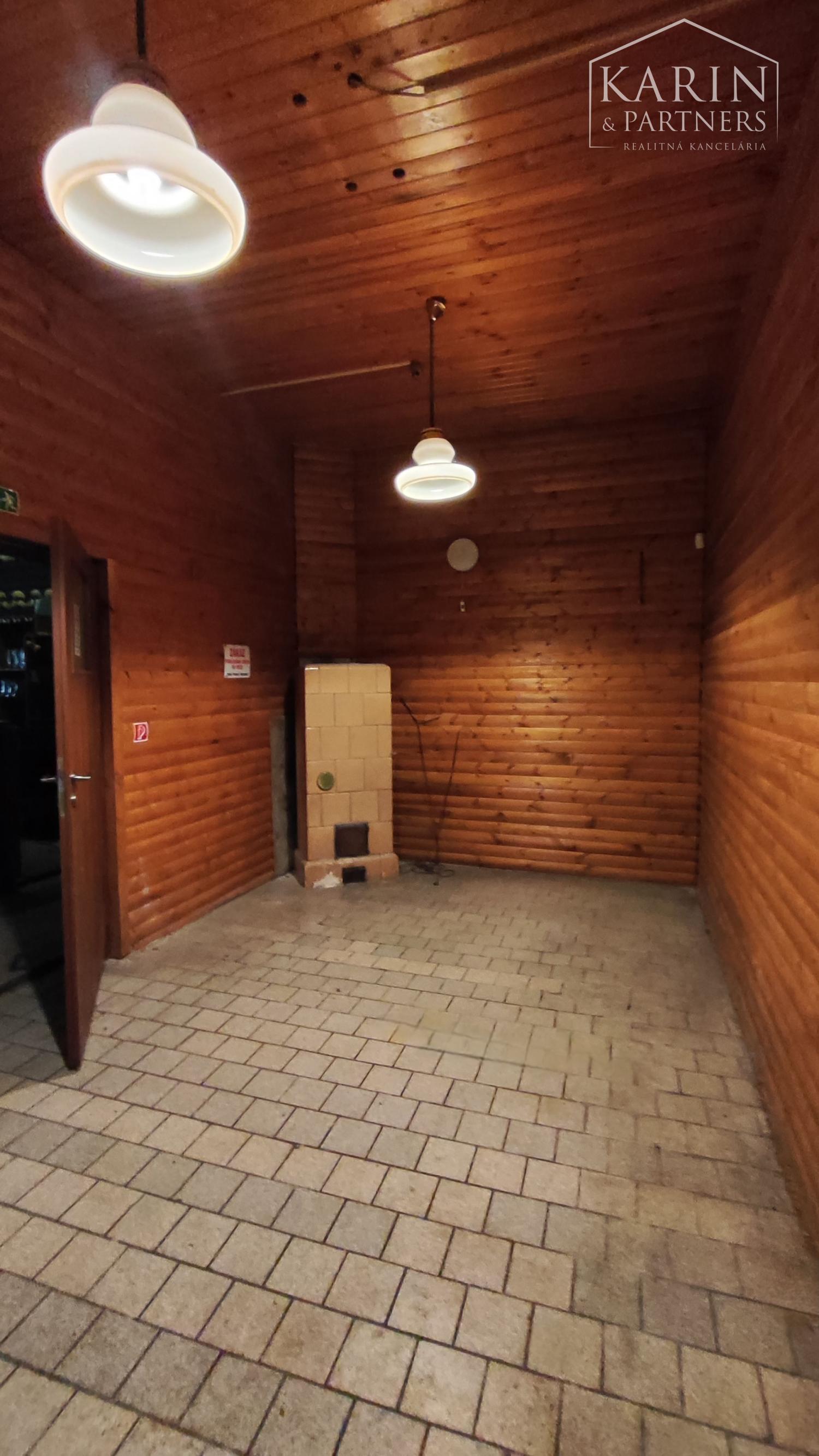 NA PREDAJ-Prevádzková budova+3i byt v centre obce Palárikovo