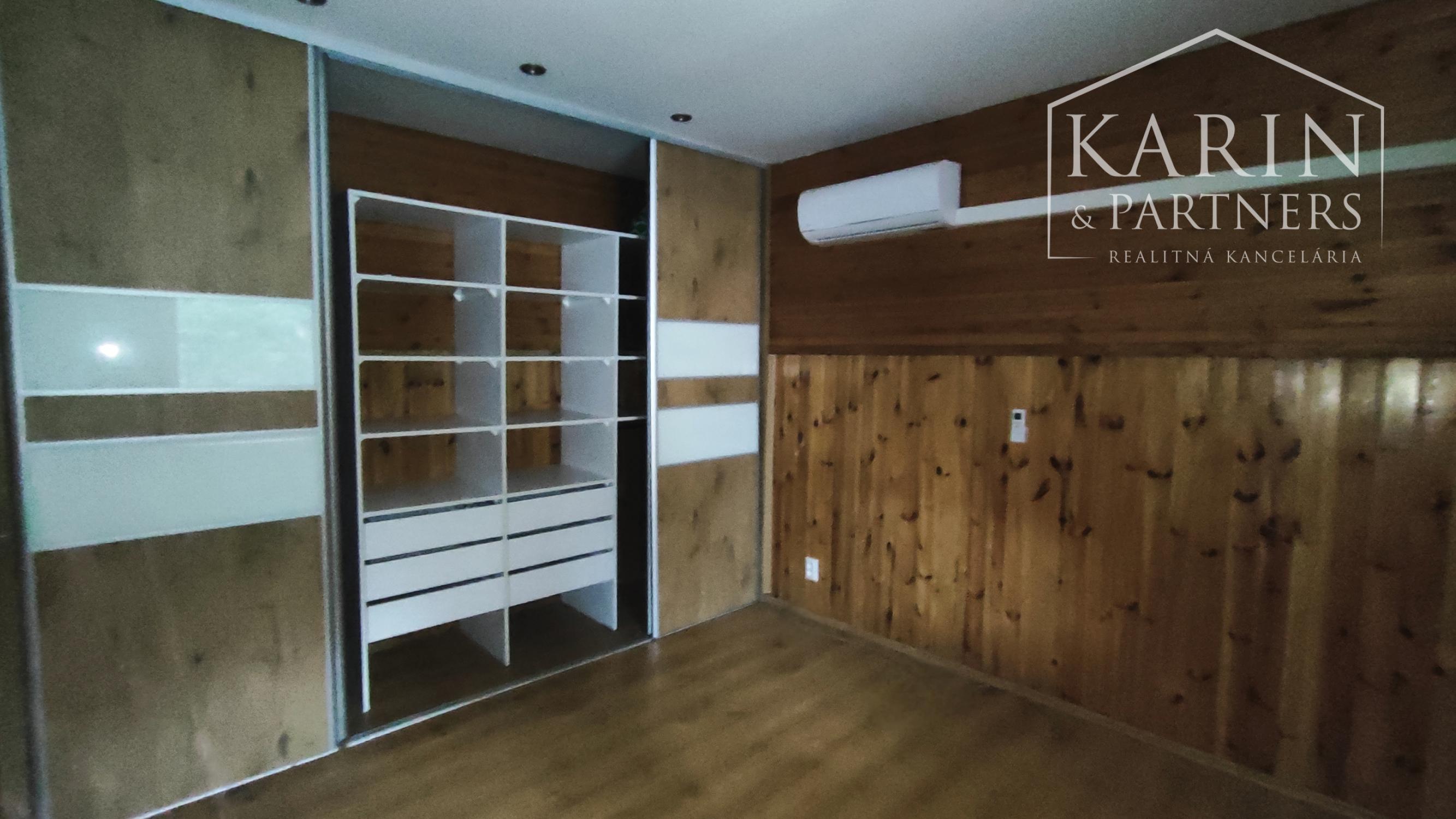 NA PREDAJ-Prevádzková budova+3i byt v centre obce Palárikovo