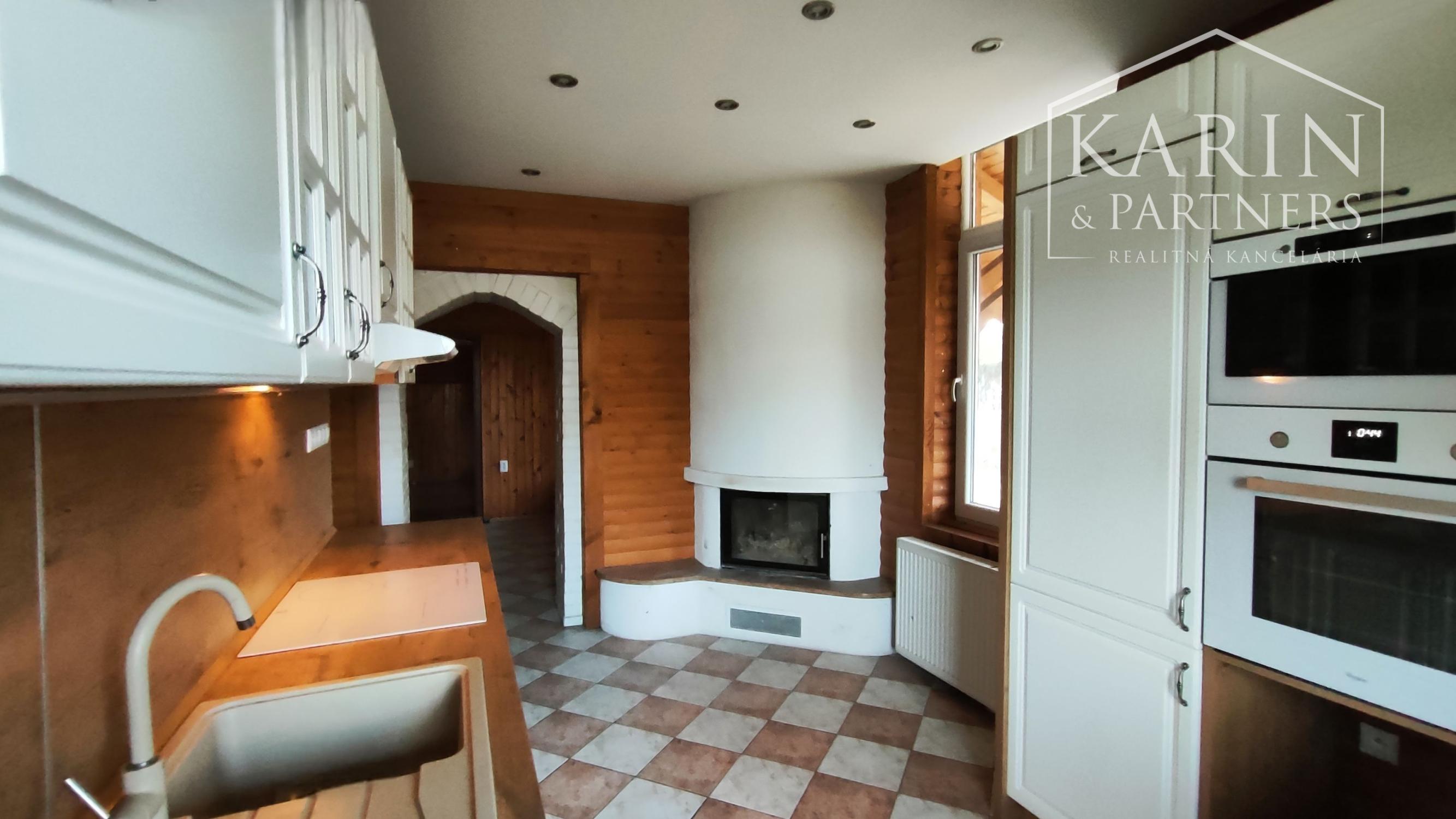 NA PREDAJ-Prevádzková budova+3i byt v centre obce Palárikovo