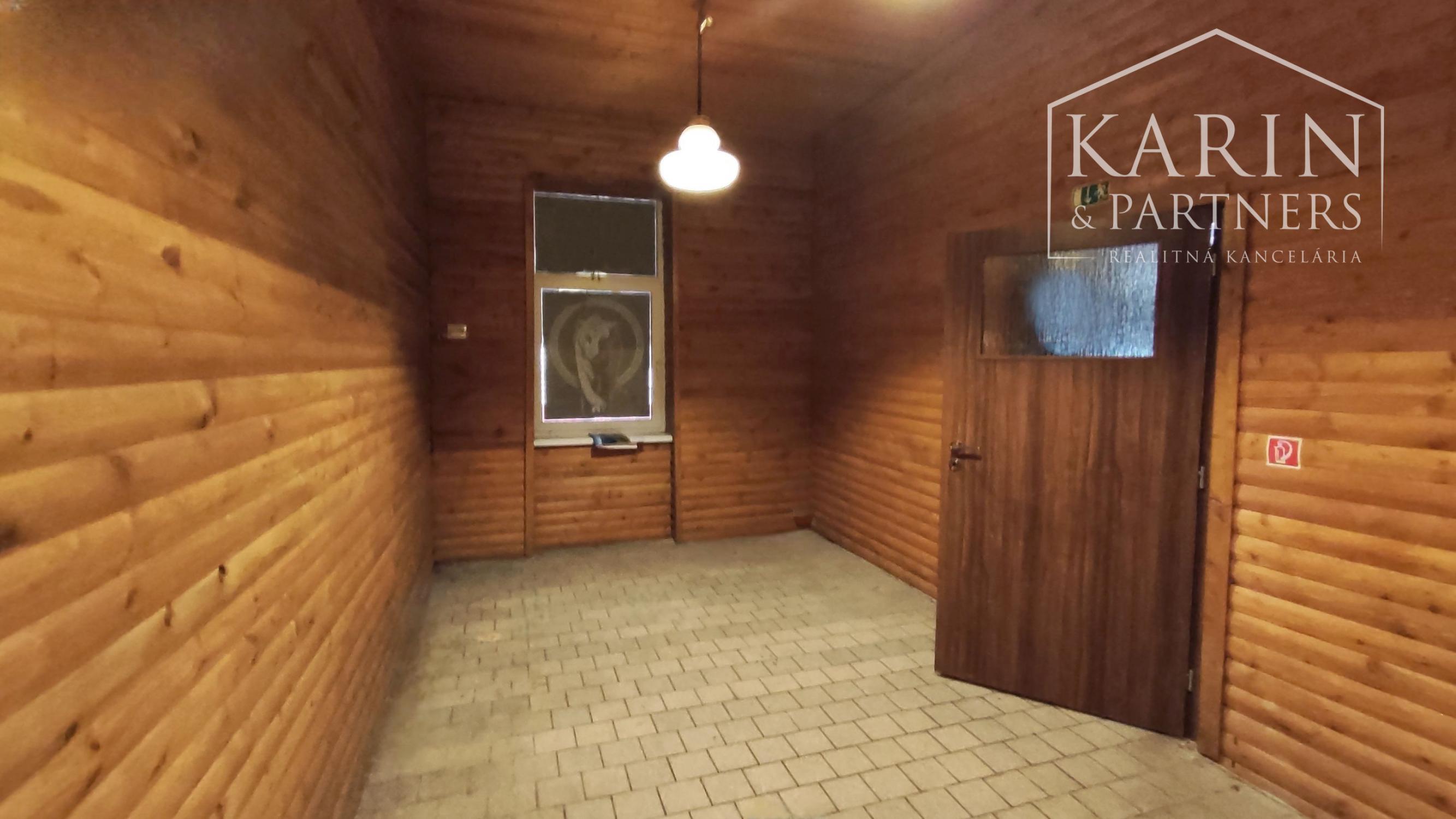 NA PREDAJ-Prevádzková budova+3i byt v centre obce Palárikovo