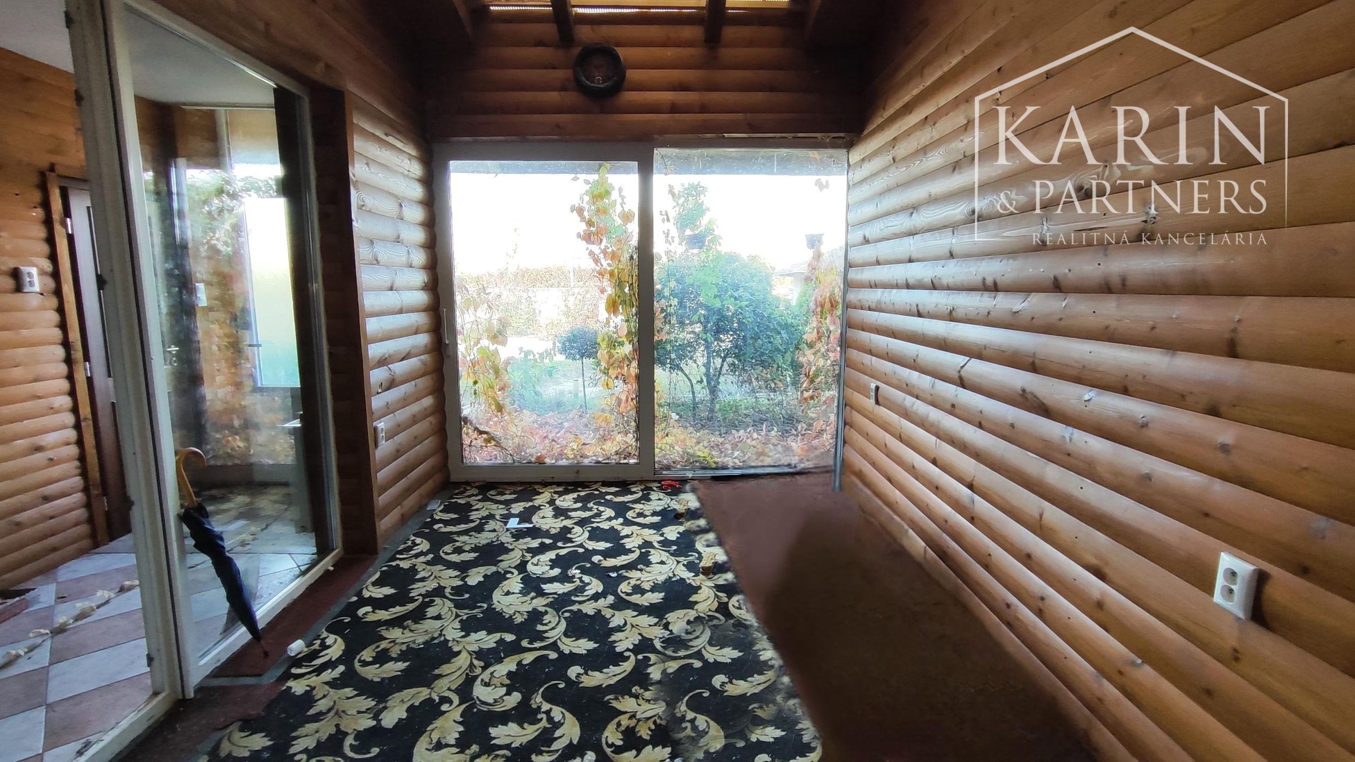 NA PREDAJ-Prevádzková budova+3i byt v centre obce Palárikovo