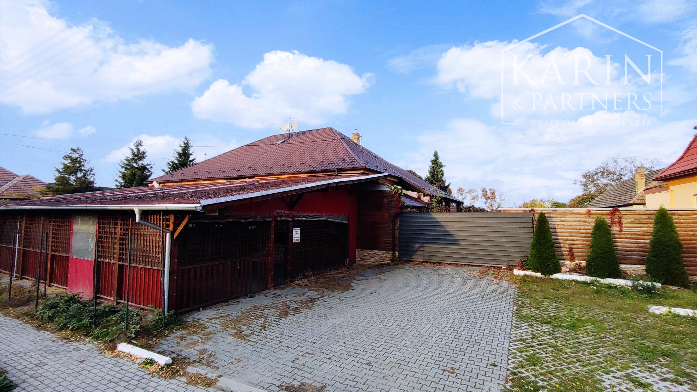 NA PREDAJ-Prevádzková budova+3i byt v centre obce Palárikovo