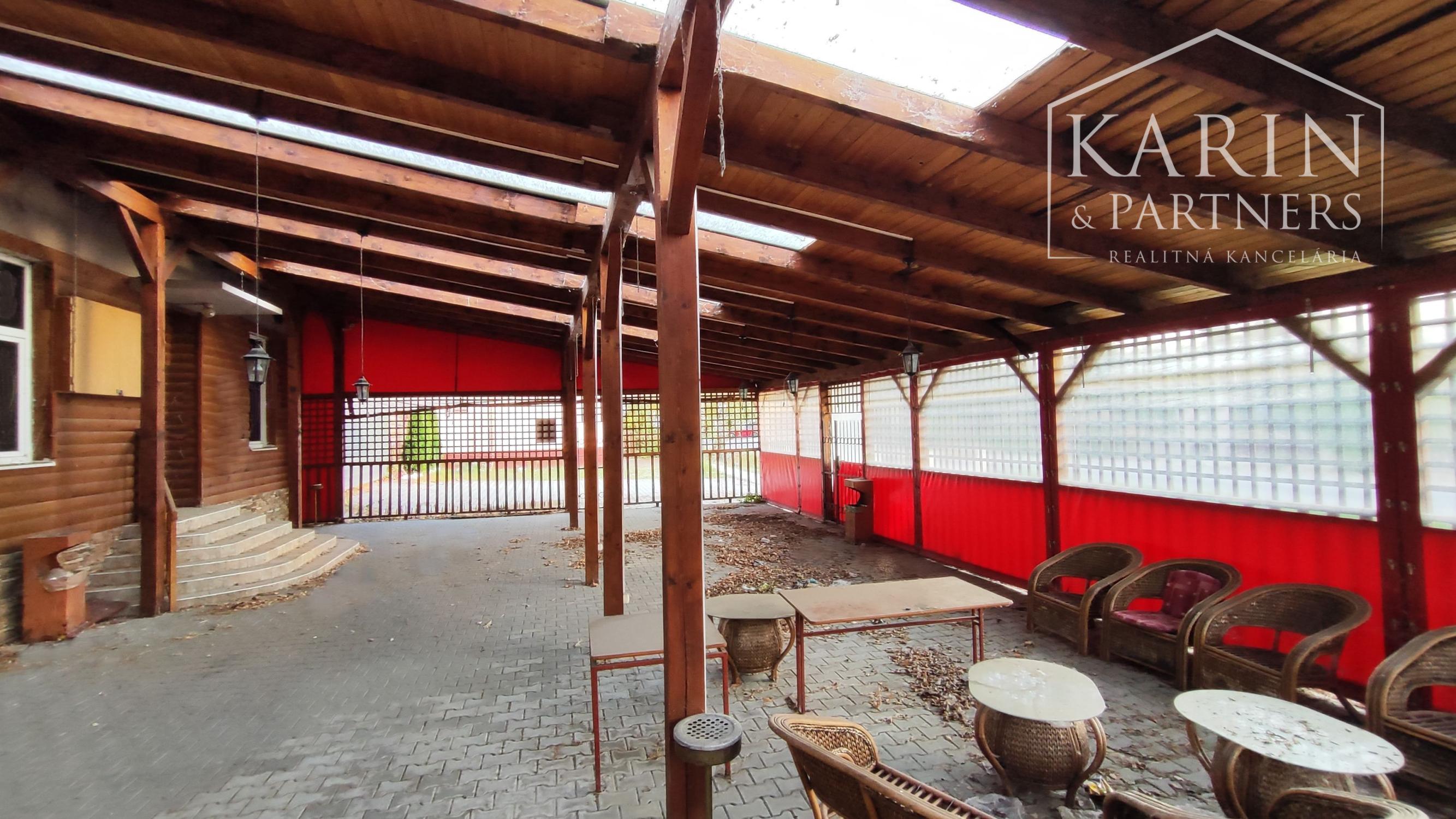 NA PREDAJ-Prevádzková budova+3i byt v centre obce Palárikovo