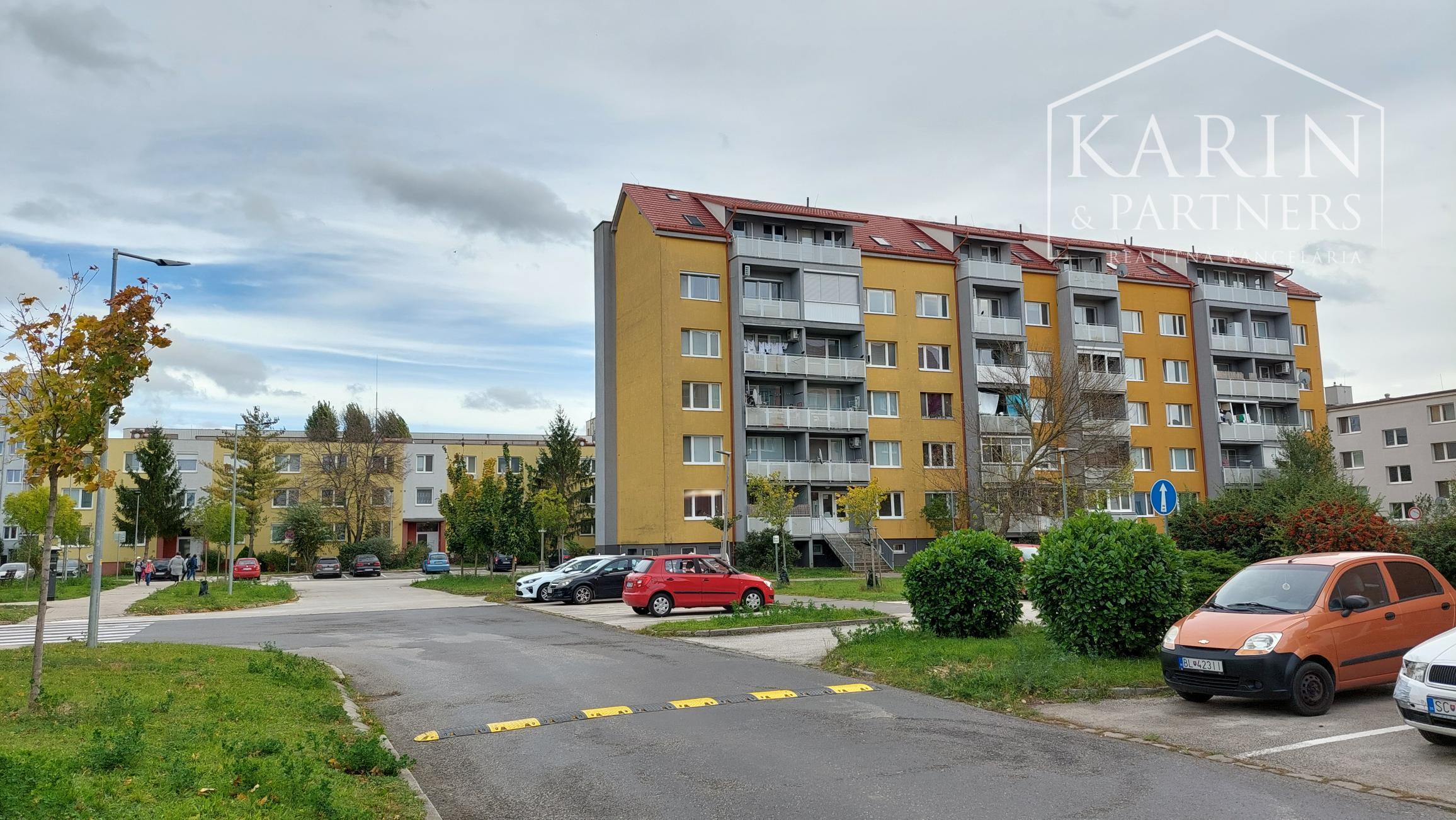 REZERVOVANÉ - 3 izbový mezanínový byt v Senci