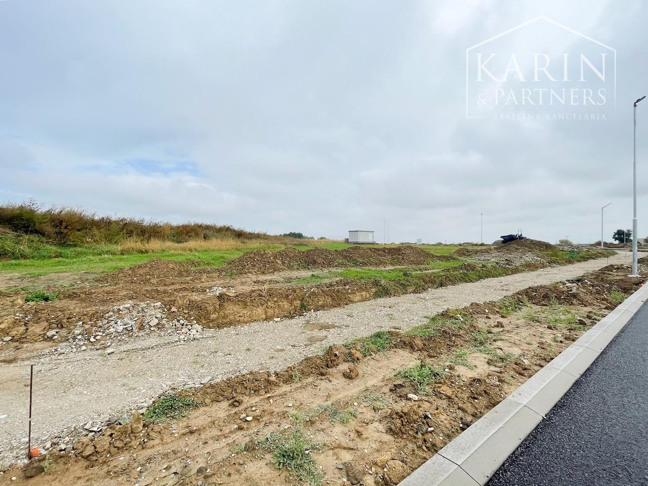 Pozemok na rodinný dom s výhľadom na Malé Karpaty