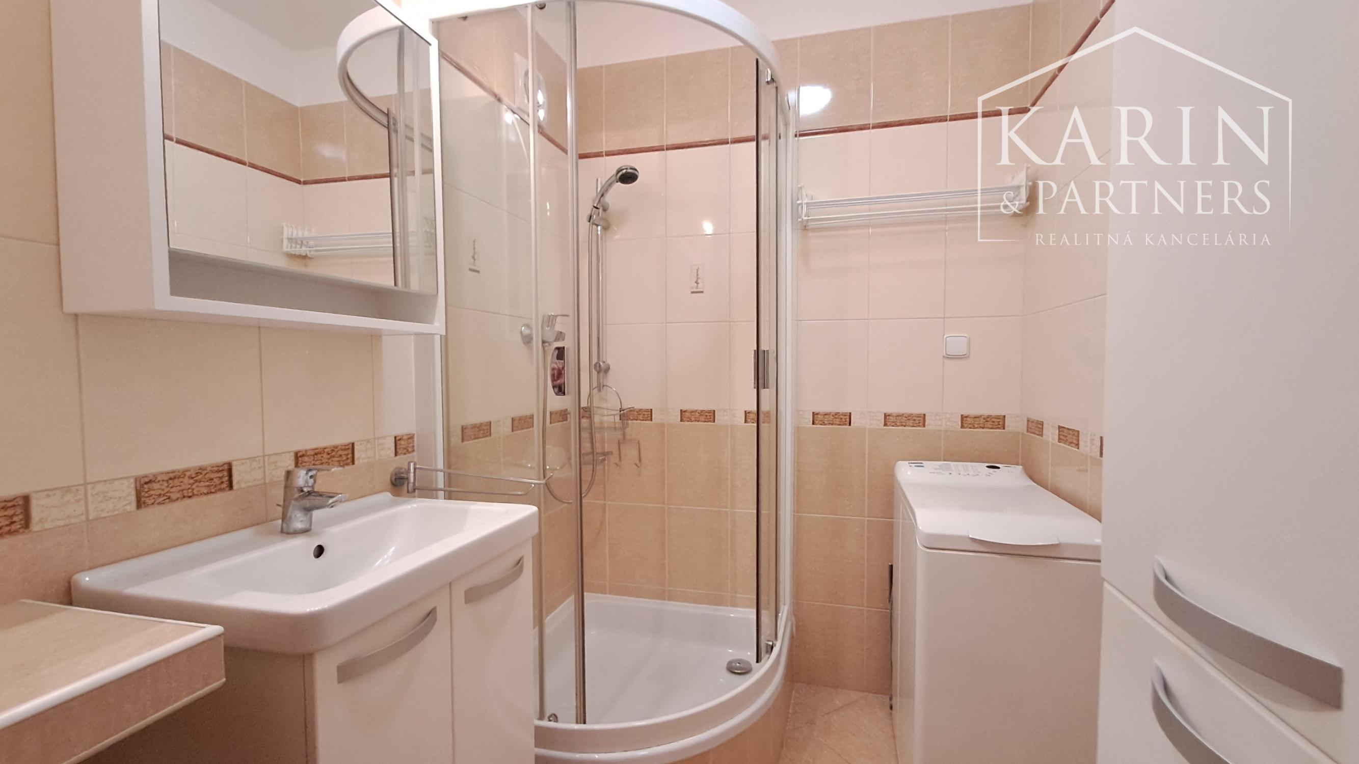 Prenájom 3-izbový byt s klimatizáciou, Smolenická ulica, Bratislava V Petržalka