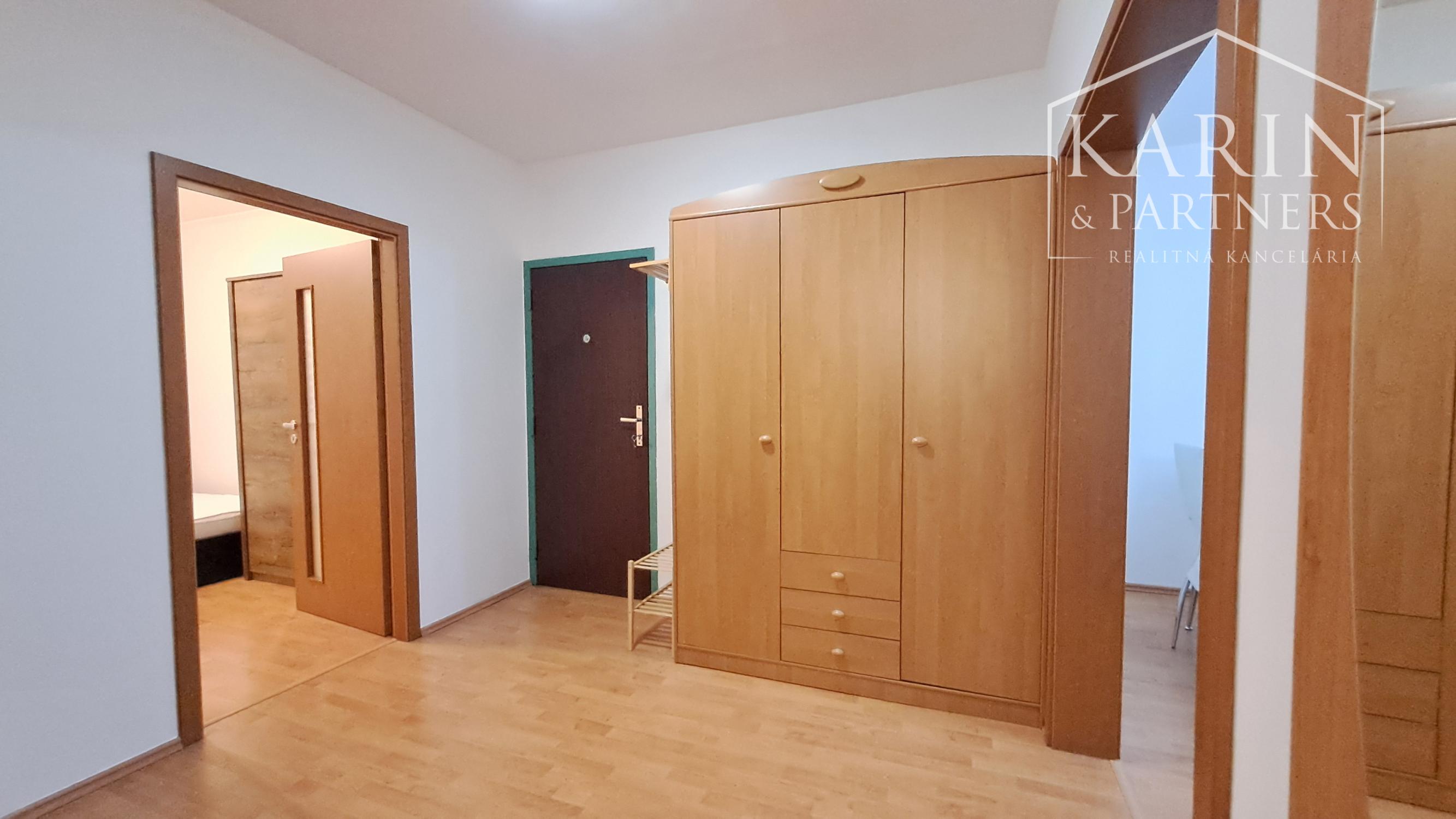 Prenájom 3-izbový byt s klimatizáciou, Smolenická ulica, Bratislava V Petržalka