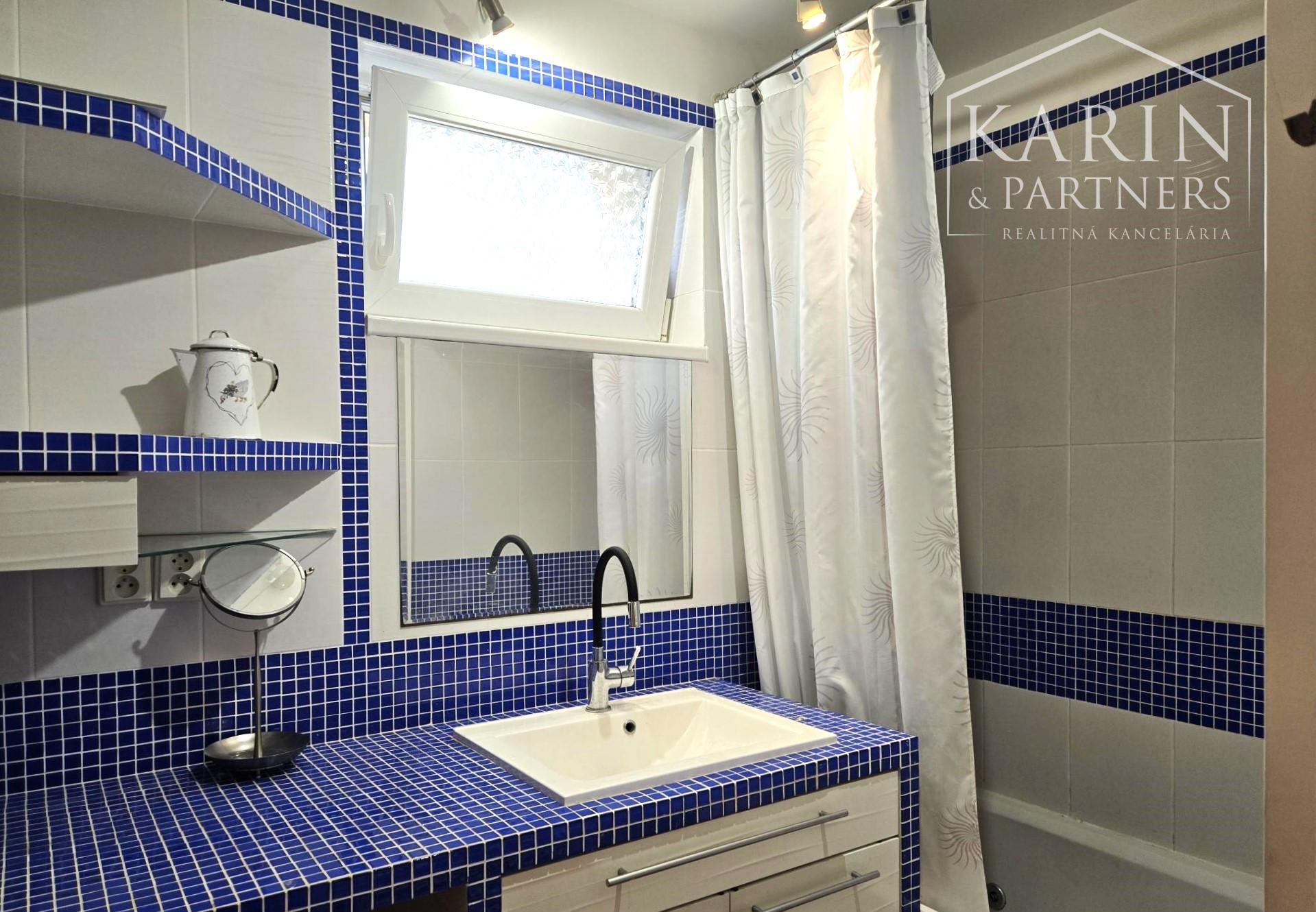 Predaj - 5 izbový, dvojgeneračný rodinný dom - Rajka Maďarsko