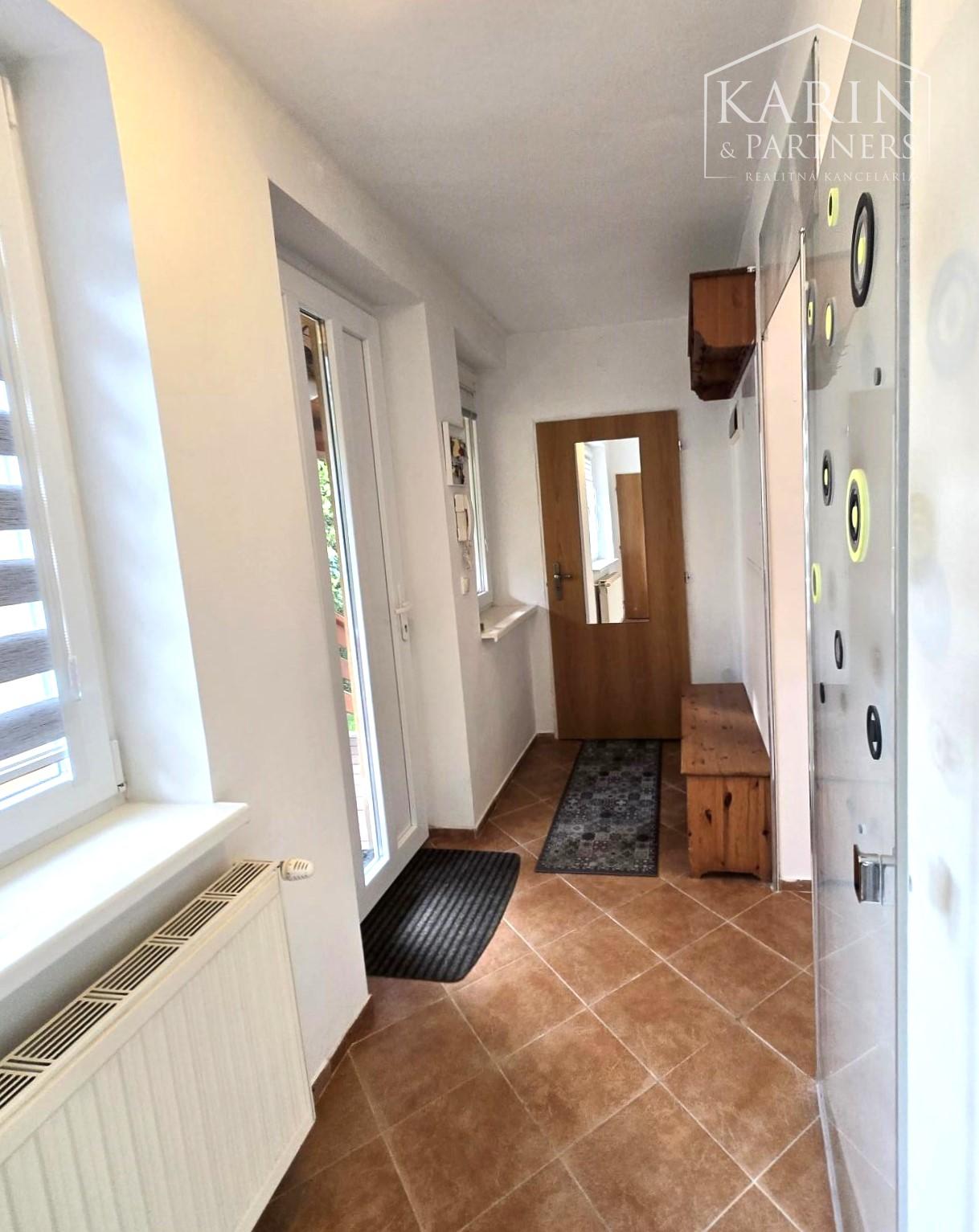 Predaj - 5 izbový, dvojgeneračný rodinný dom - Rajka Maďarsko