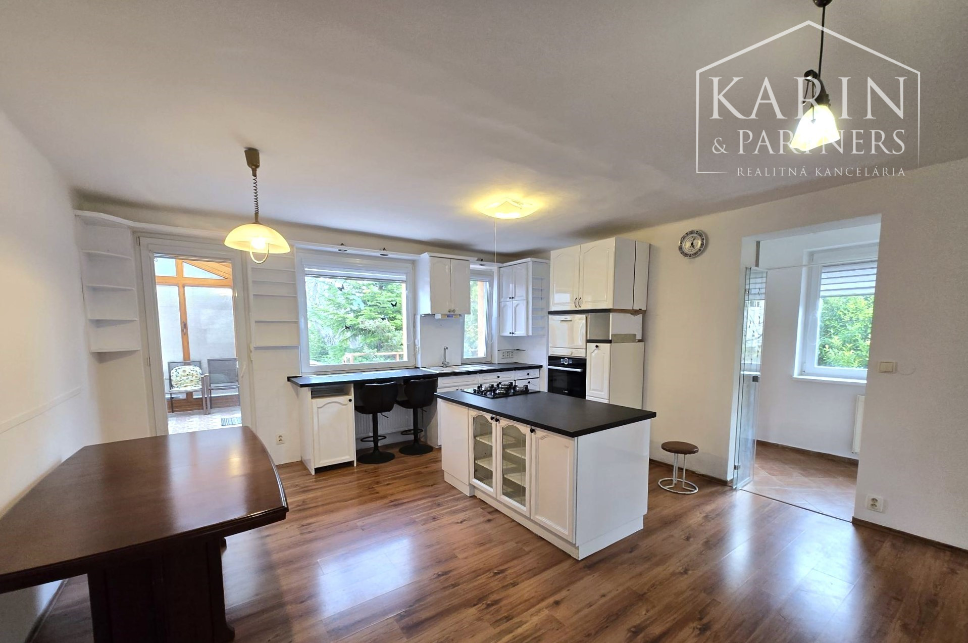 Predaj - 5 izbový, dvojgeneračný rodinný dom - Rajka Maďarsko