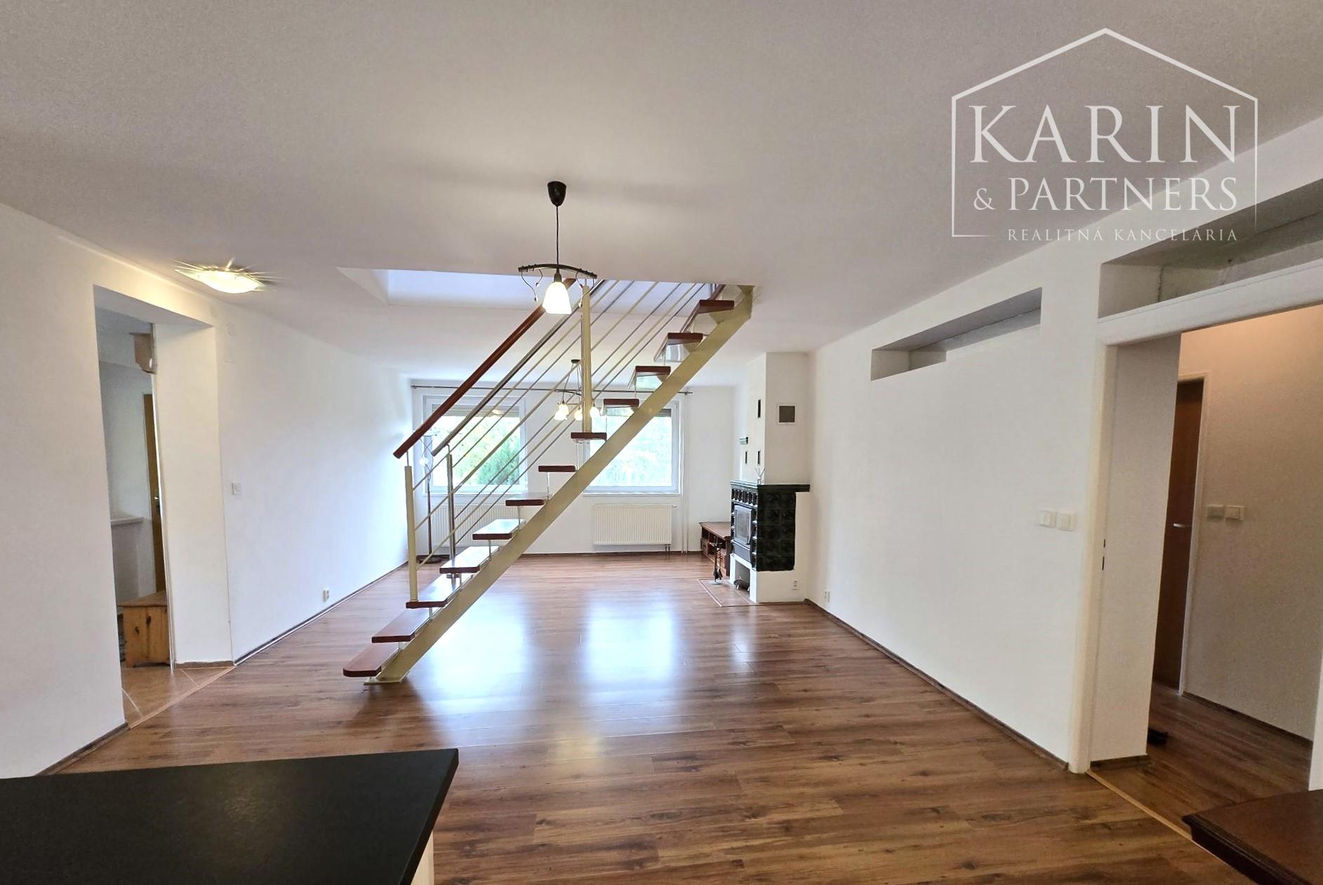 Predaj - 5 izbový, dvojgeneračný rodinný dom - Rajka Maďarsko