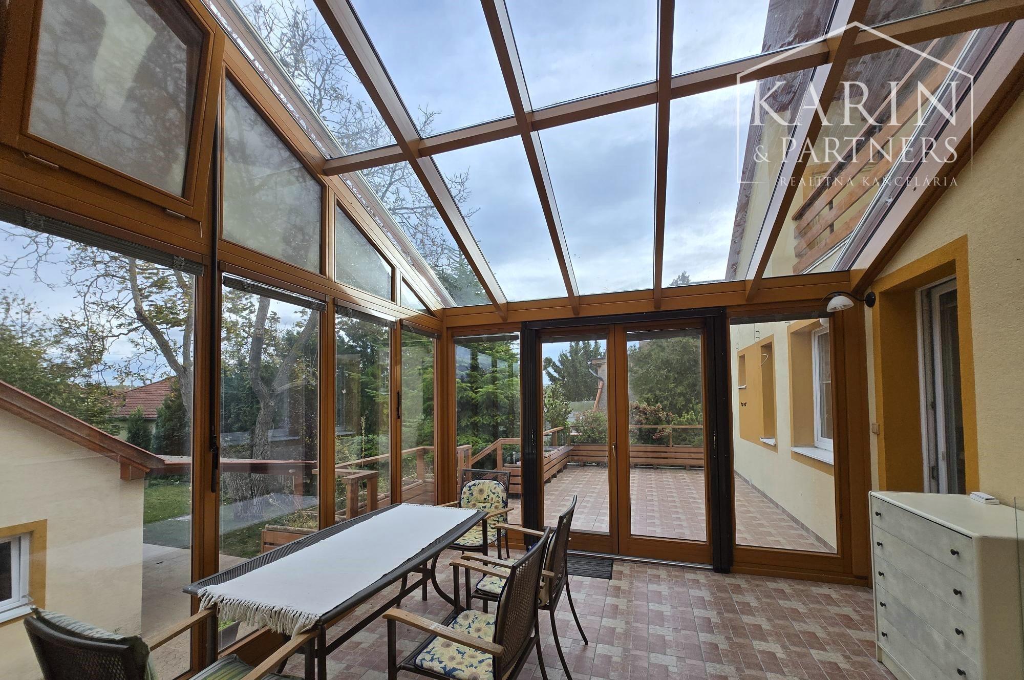 Predaj - 5 izbový, dvojgeneračný rodinný dom - Rajka Maďarsko