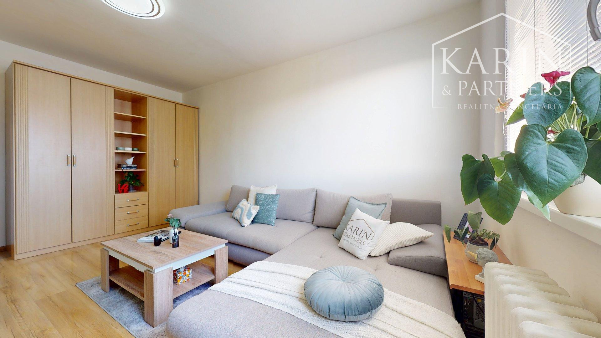 KOMPLETNE ZREKONŠTRUOVANÝ A ZARIADENÝ 2I BYT S PIVNICOU