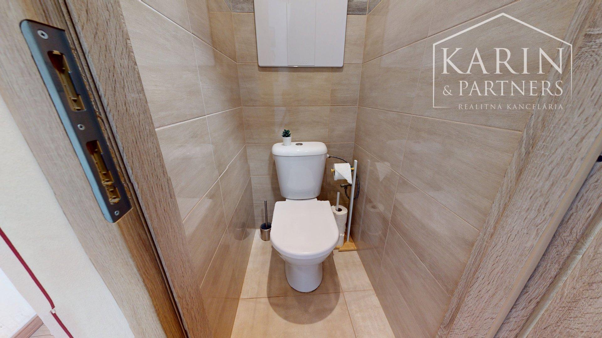 KOMPLETNE ZREKONŠTRUOVANÝ A ZARIADENÝ 2I BYT S PIVNICOU