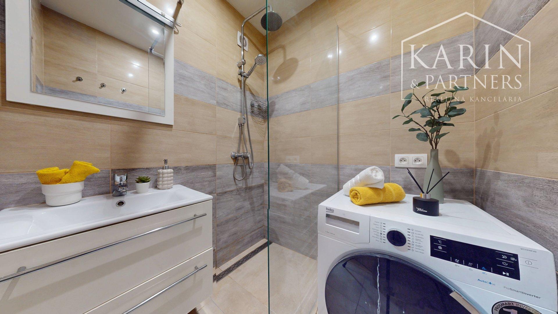 KOMPLETNE ZREKONŠTRUOVANÝ A ZARIADENÝ 2I BYT S PIVNICOU