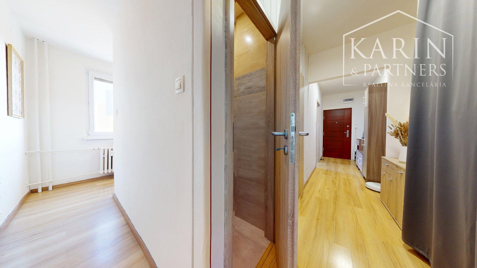 KOMPLETNE ZREKONŠTRUOVANÝ A ZARIADENÝ 2I BYT S PIVNICOU