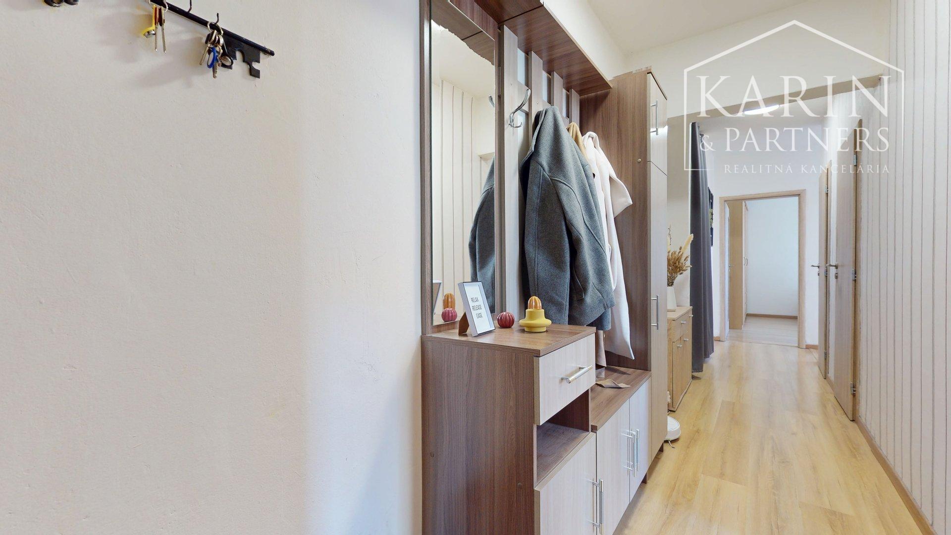 KOMPLETNE ZREKONŠTRUOVANÝ A ZARIADENÝ 2I BYT S PIVNICOU