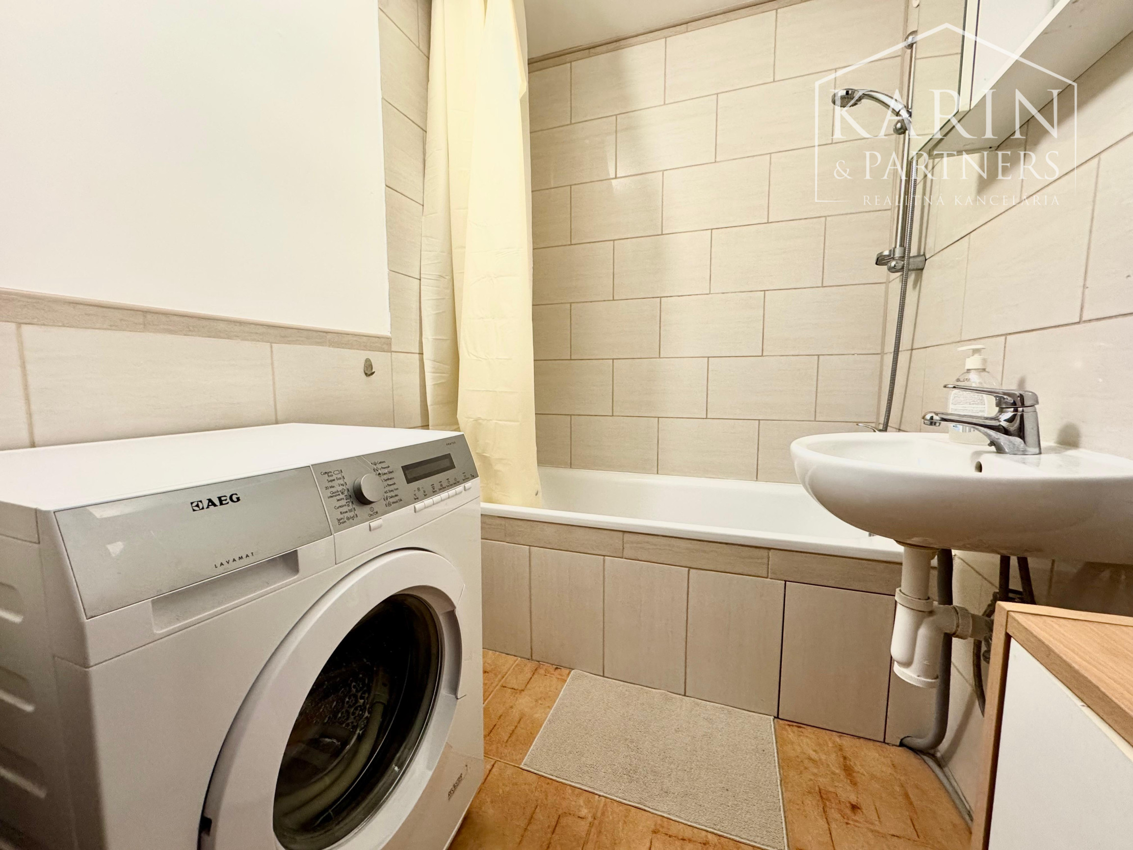 3i ZARIADENÝ BYT NA PRENÁJOM, D.RAPANTA, HOLÍČ