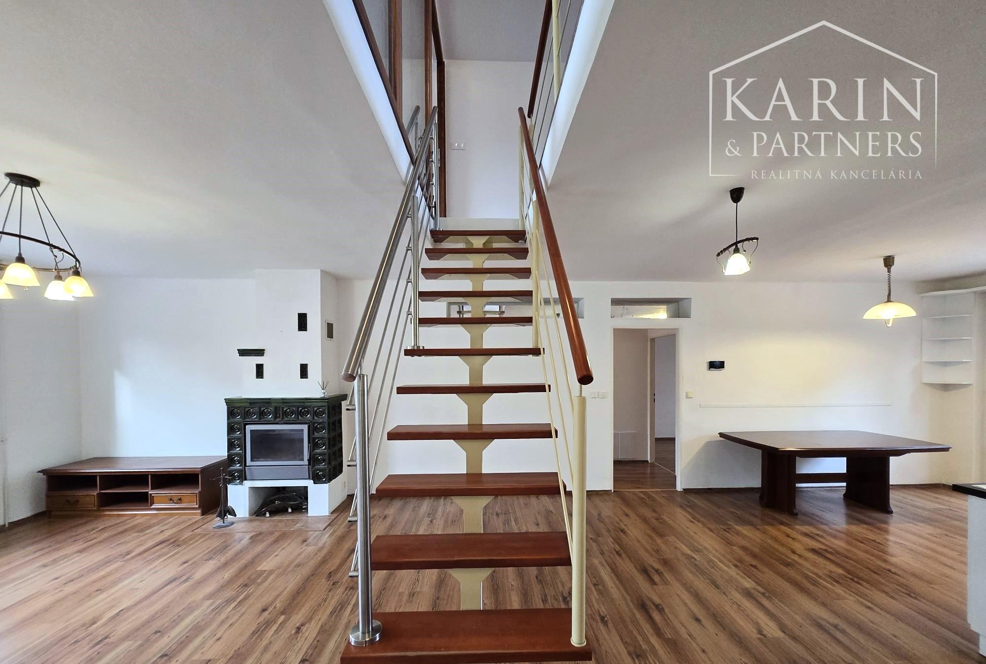 Predaj - 5 izbový, dvojgeneračný rodinný dom - Rajka Maďarsko