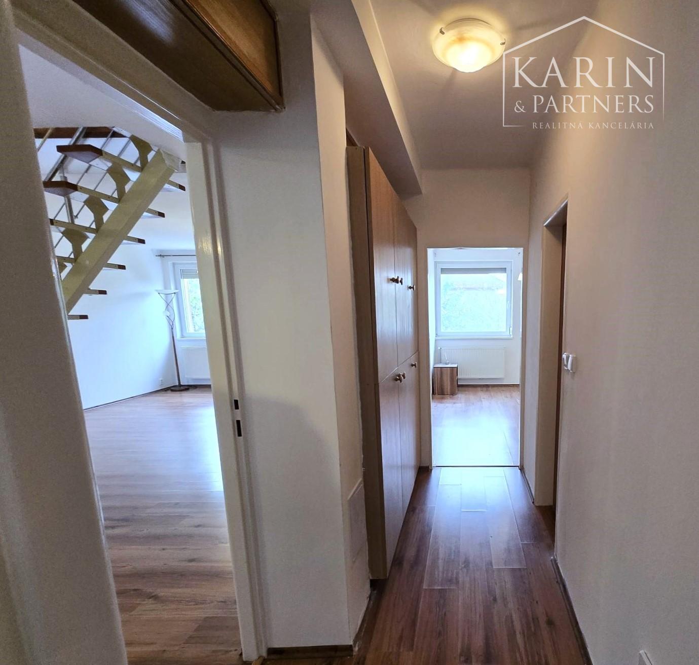 Predaj - 5 izbový, dvojgeneračný rodinný dom - Rajka Maďarsko