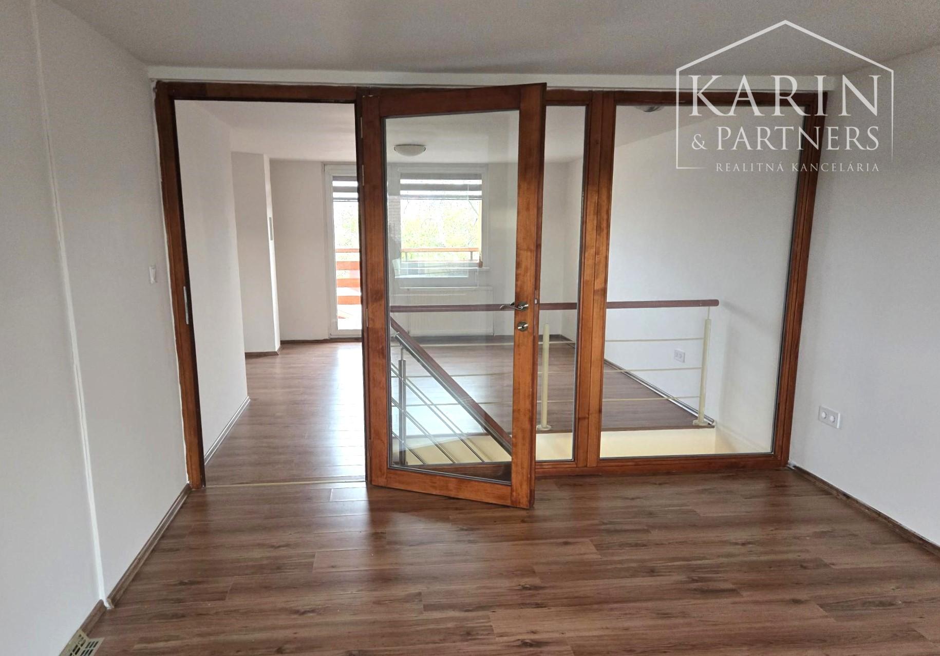 Predaj - 5 izbový, dvojgeneračný rodinný dom - Rajka Maďarsko