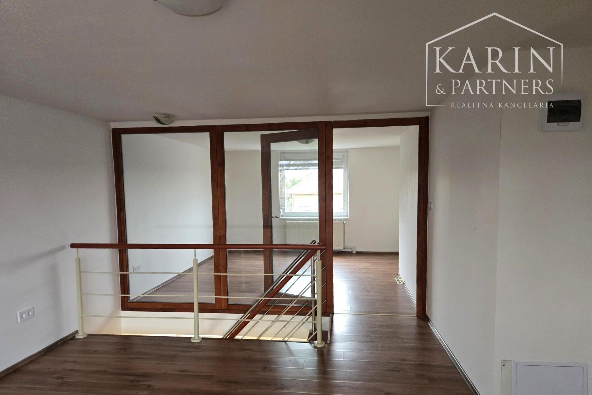 Predaj - 5 izbový, dvojgeneračný rodinný dom - Rajka Maďarsko