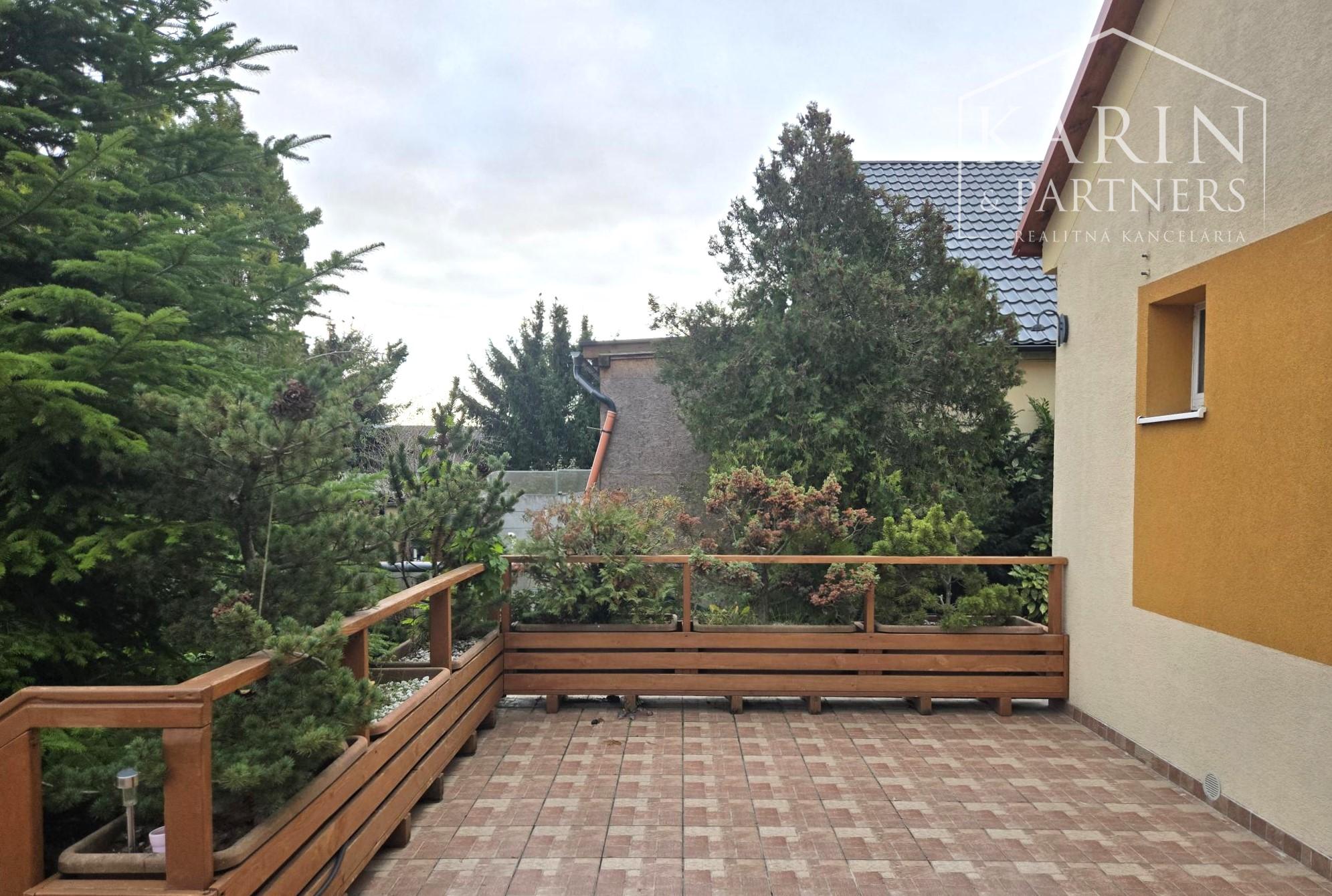 Predaj - 5 izbový, dvojgeneračný rodinný dom - Rajka Maďarsko