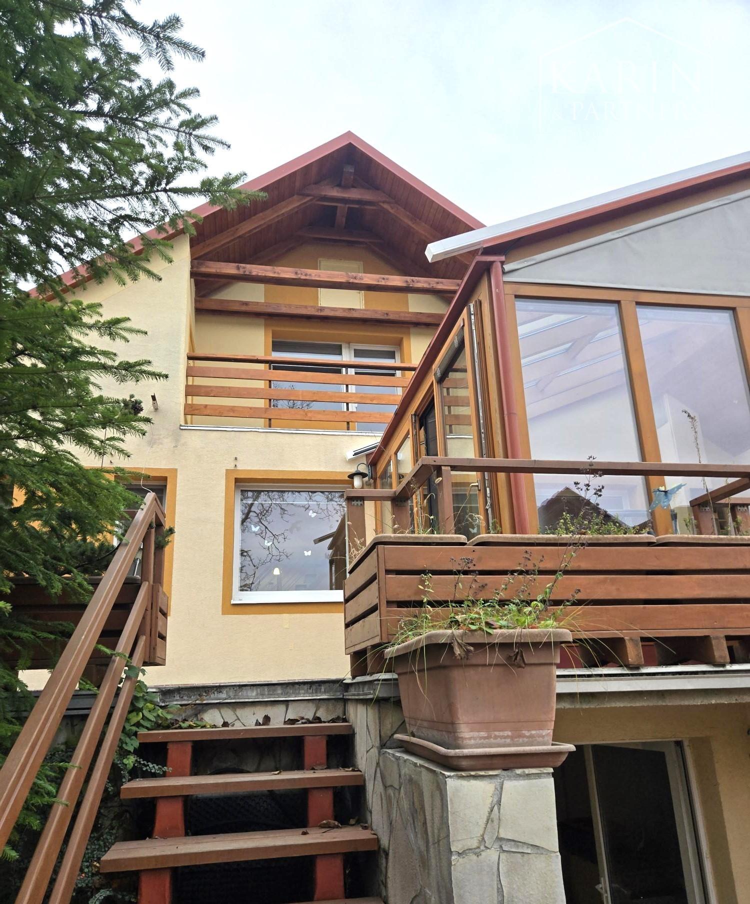 Predaj - 5 izbový, dvojgeneračný rodinný dom - Rajka Maďarsko