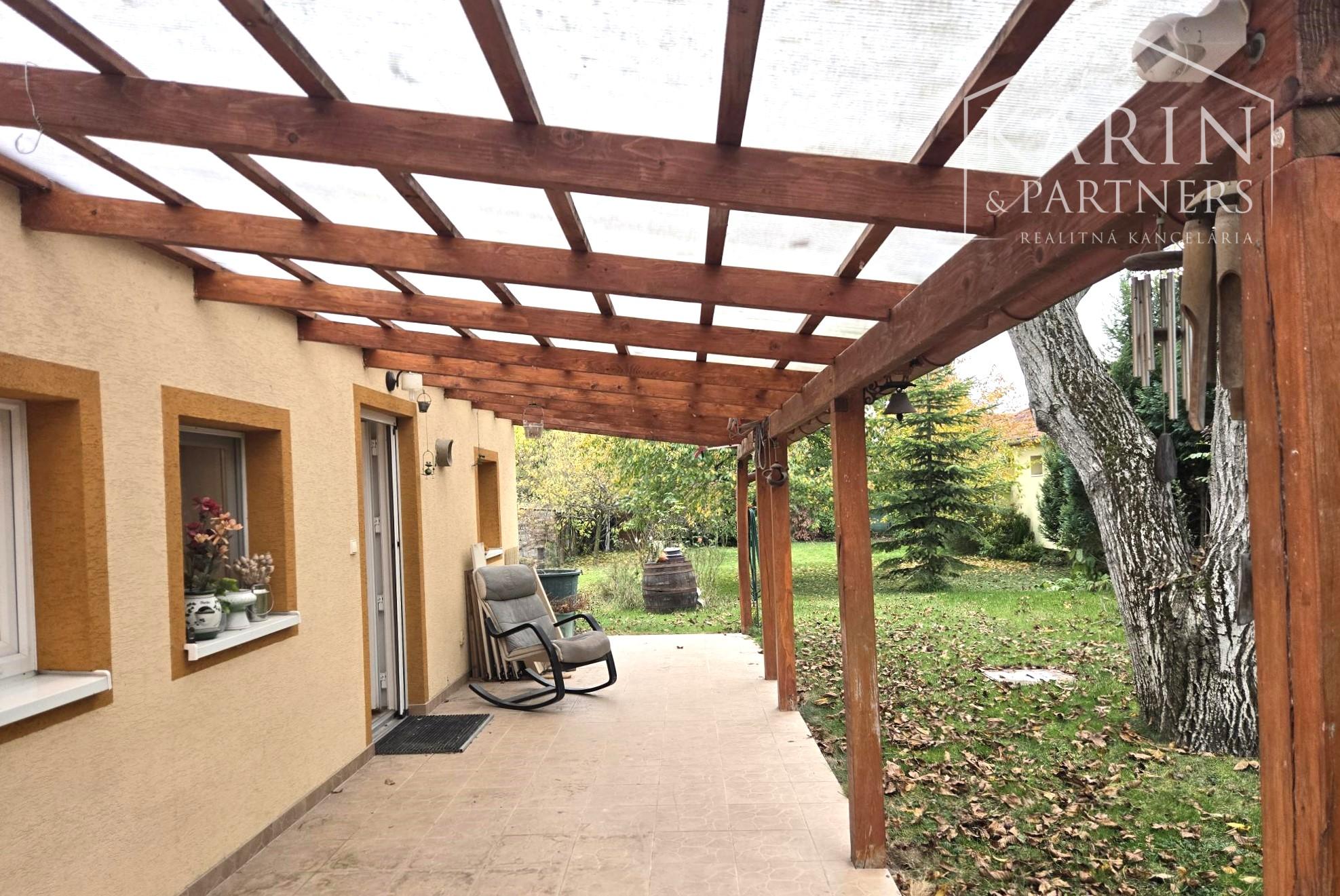 Predaj - 5 izbový, dvojgeneračný rodinný dom - Rajka Maďarsko