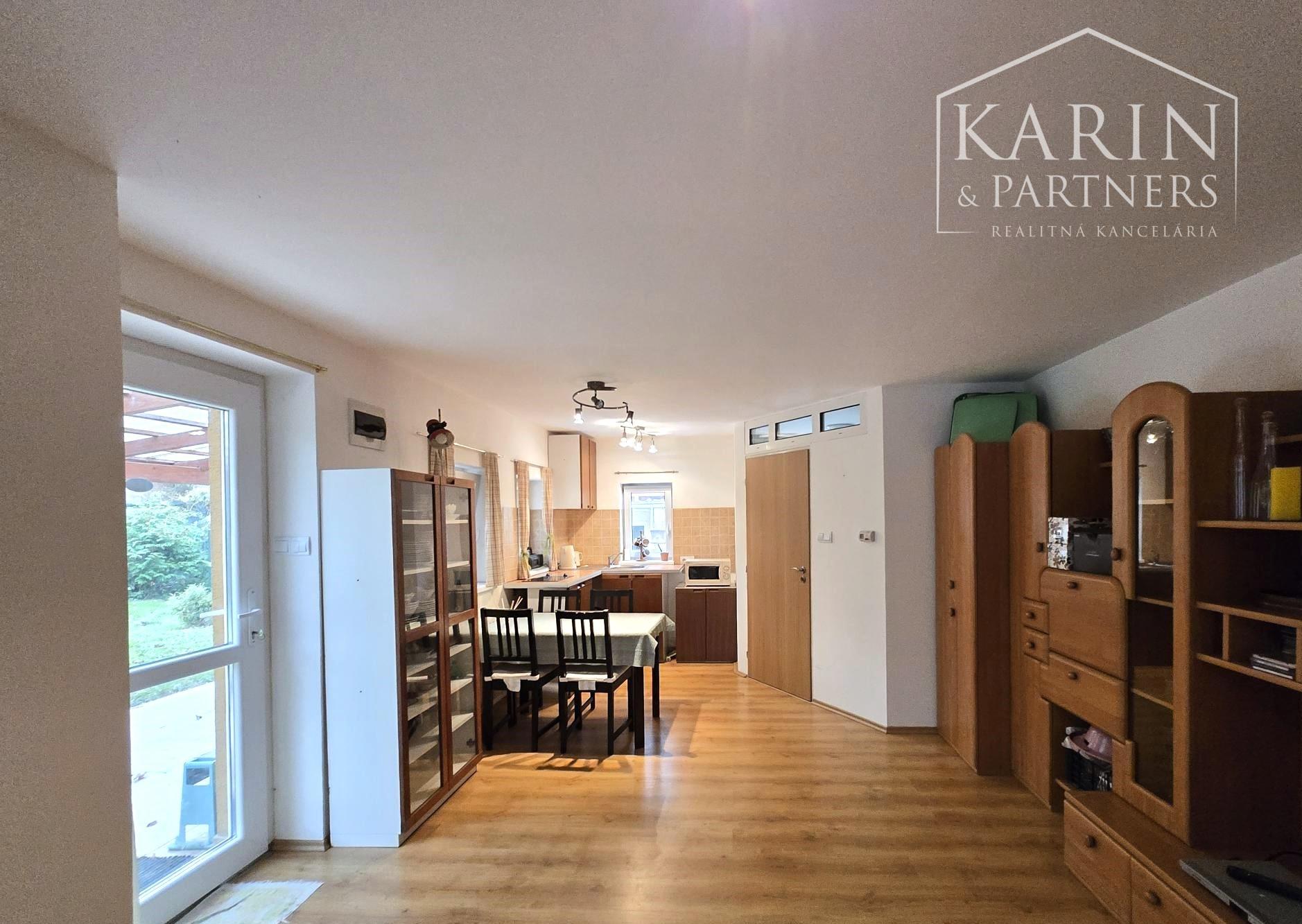 Predaj - 5 izbový, dvojgeneračný rodinný dom - Rajka Maďarsko