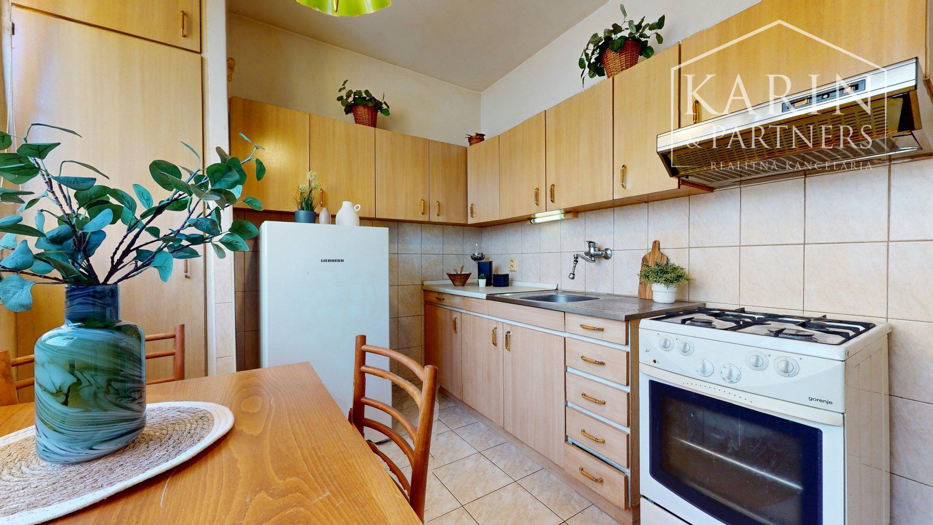 KOMPLETNE ZARIADENÝ 3I BYT S 2 LODŽIAMI A PIVNICOU